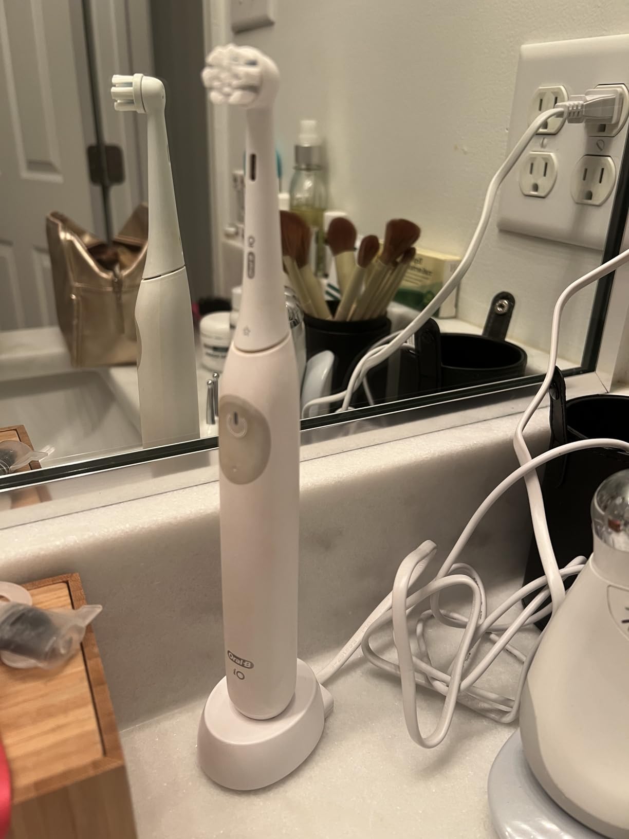 Oral-B iO Series 2 Limited Simple Clean Rechargeable Electric Toothbrush for Adults, Night Black, 3 Modes, Automatic Pressure Sensor for Gum Care, Travel Case customer photo 1