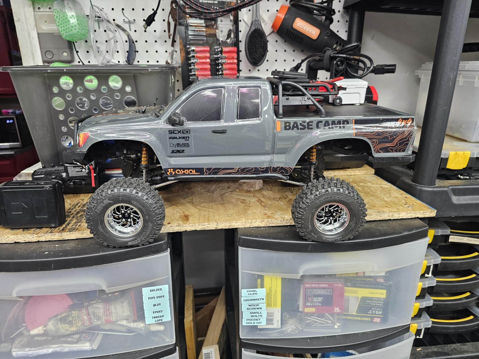 Axial RC Truck 1/10 SCX10 III Base Camp 4X4 Rock Crawler Brushed RTR (Battery and Charger Not Included), Gray, AXI-1375T2 customer photo 1