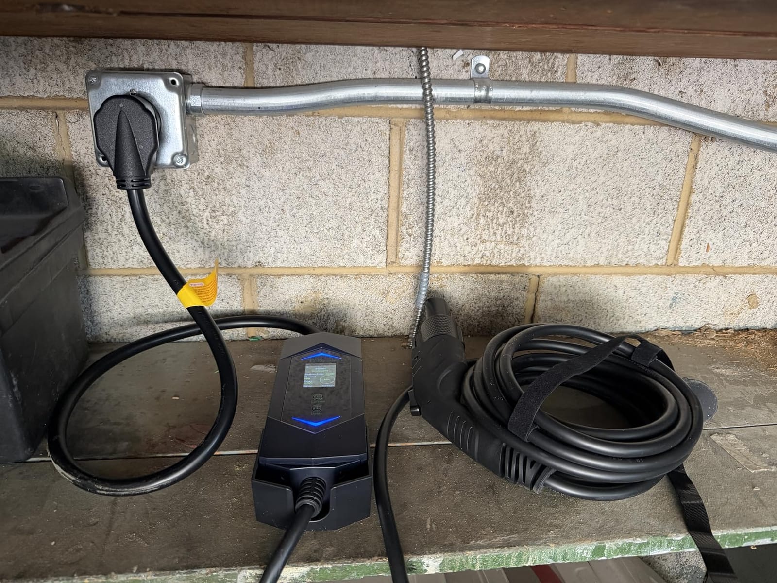 MACH 3 Fast 40 Amp Level 1&2 Portable EV Charger, Electric Vehicle Charging Station, 120-240V NEMA 14-50 w/ 5-15 Adapter. SAE J1772 Connector & Tesla NACS, Outdoor EVSE, 25ft Cable w/holder customer photo 1
