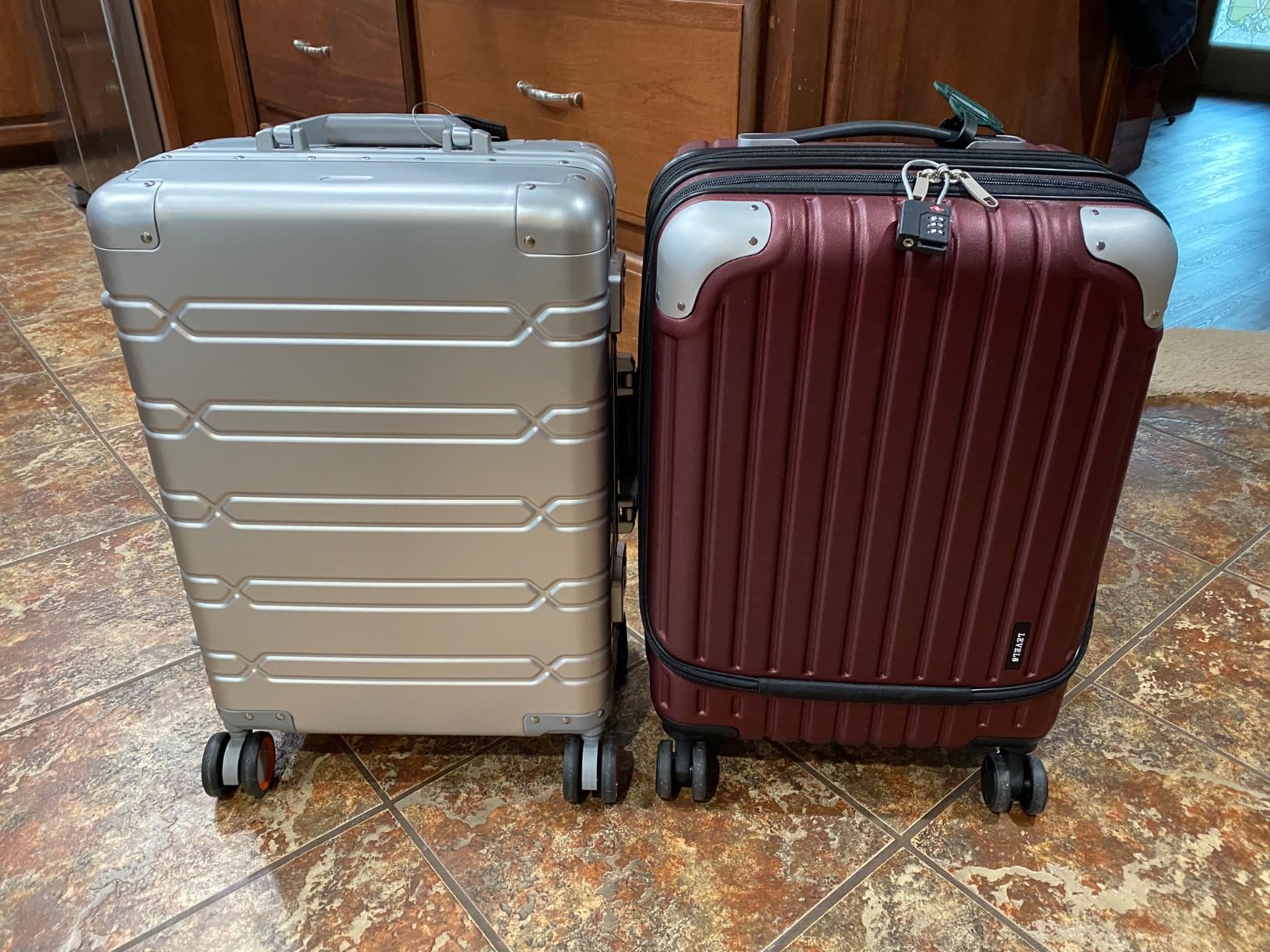 VentureVault All Aluminum Carry On Luggage 22x14x9 Airline Approved, Zipperless Luggage Premium Aluminum Suitcase, Hard Shell Carry On Luggage with Spinner Wheels (silver, 20inch) customer photo 1