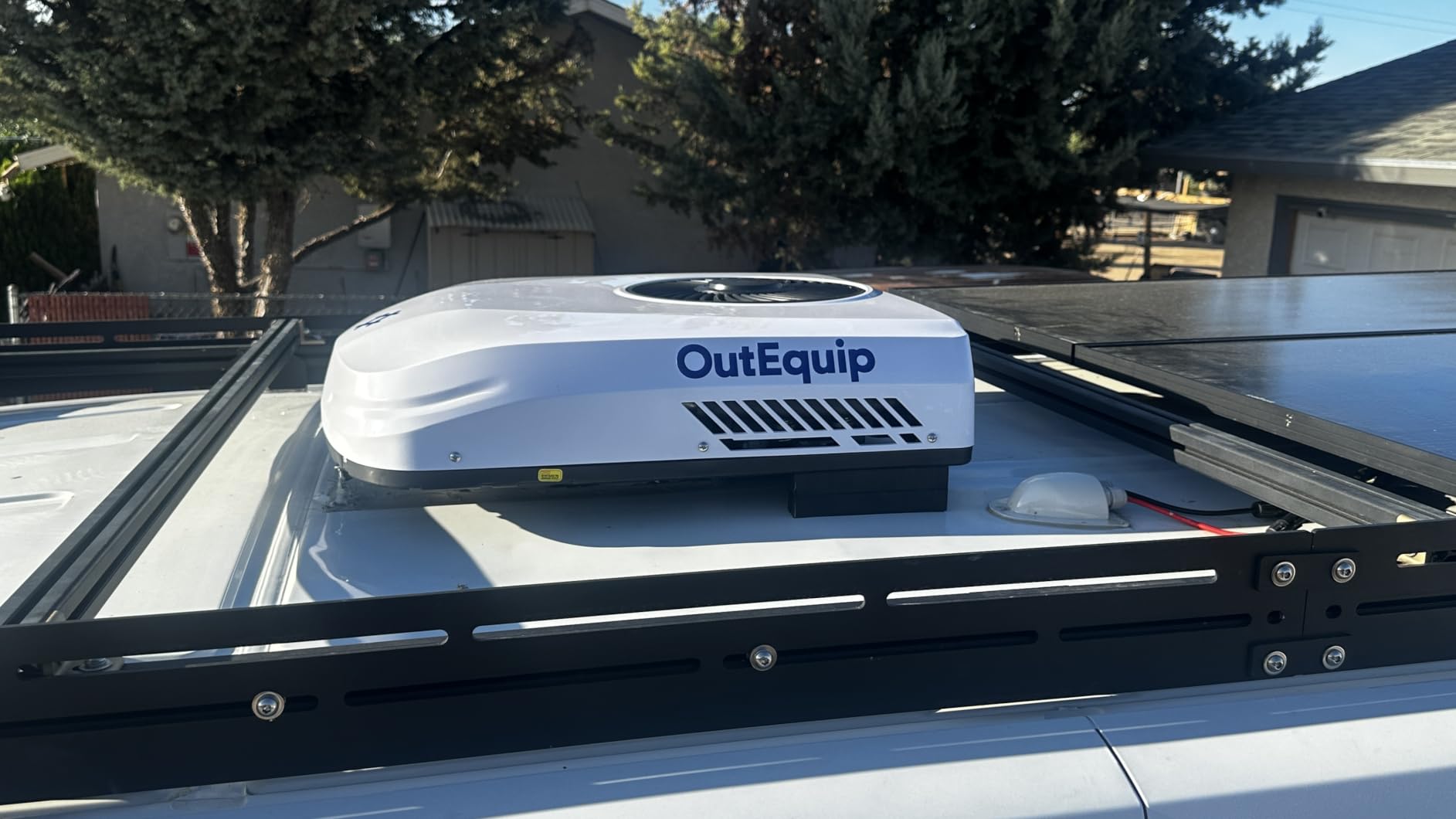 RV Air Conditioner, 12V 10000 BTU Rooftop Air Conditioner for RVs, Trucks, Vans, Campers, Tractor, Low Profile Quiet AC Unit(w/heater) customer photo 1