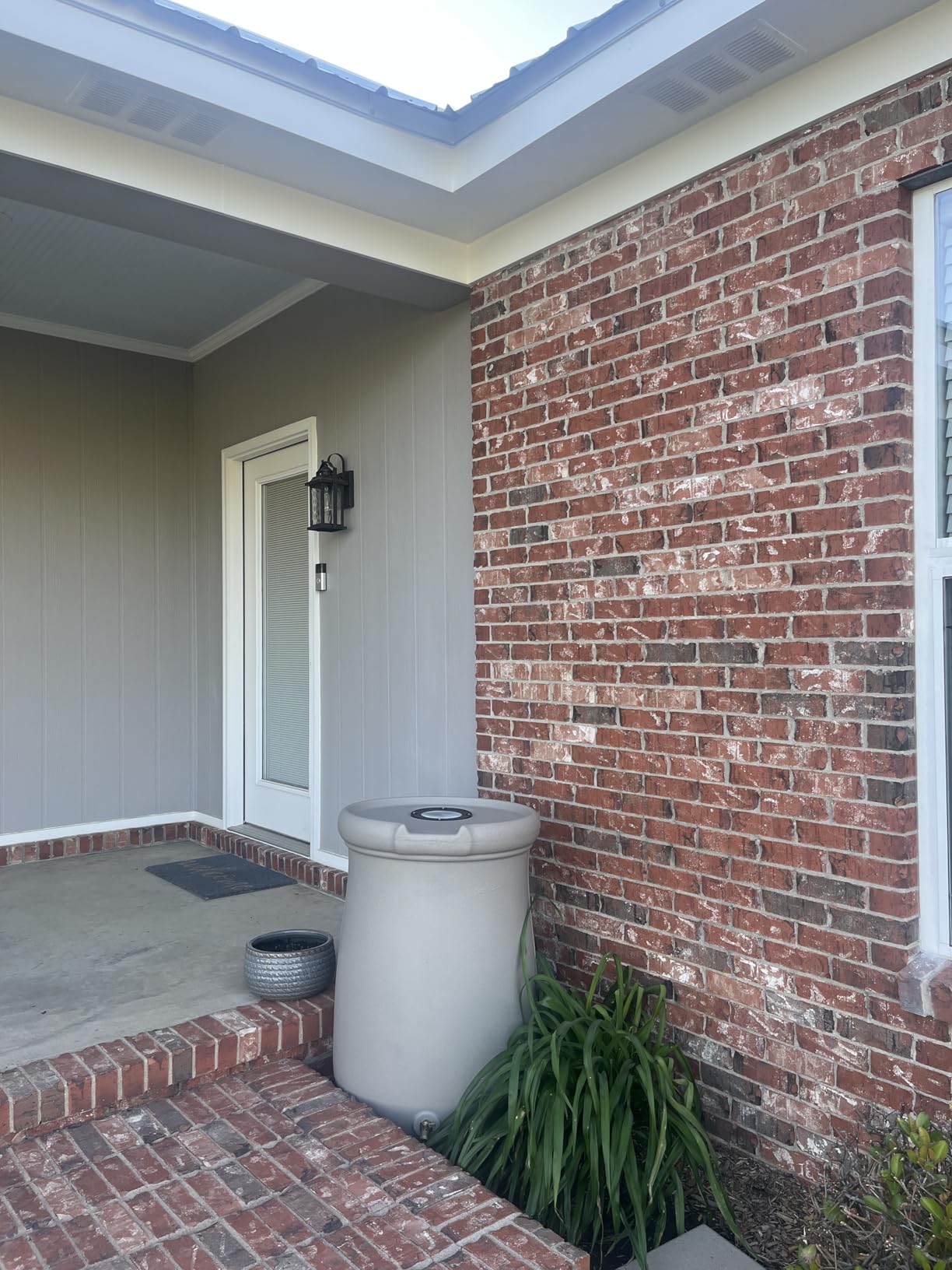 Step2 Fernway Rain Barrel, Outdoor Water Conservation Container, Holds 50 Gallons, Gray customer photo 1