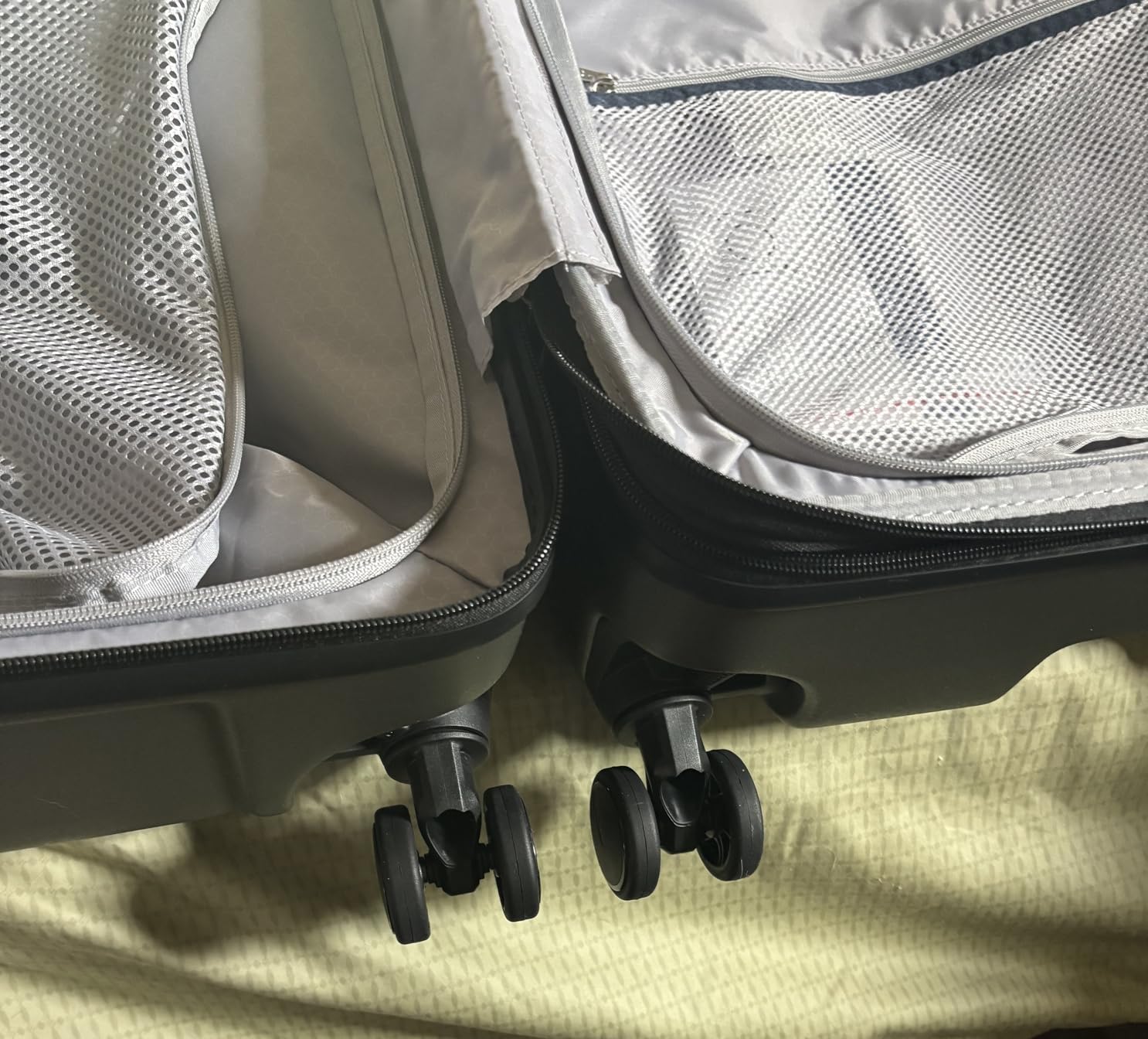 Travelpro Maxlite Air V2 Hardside Expandable Checked Luggage, 8 Spinner Wheels, Lightweight Hard Shell Suitcase, TSA lock, Slate Green, Checked Large 28-Inch customer photo 2