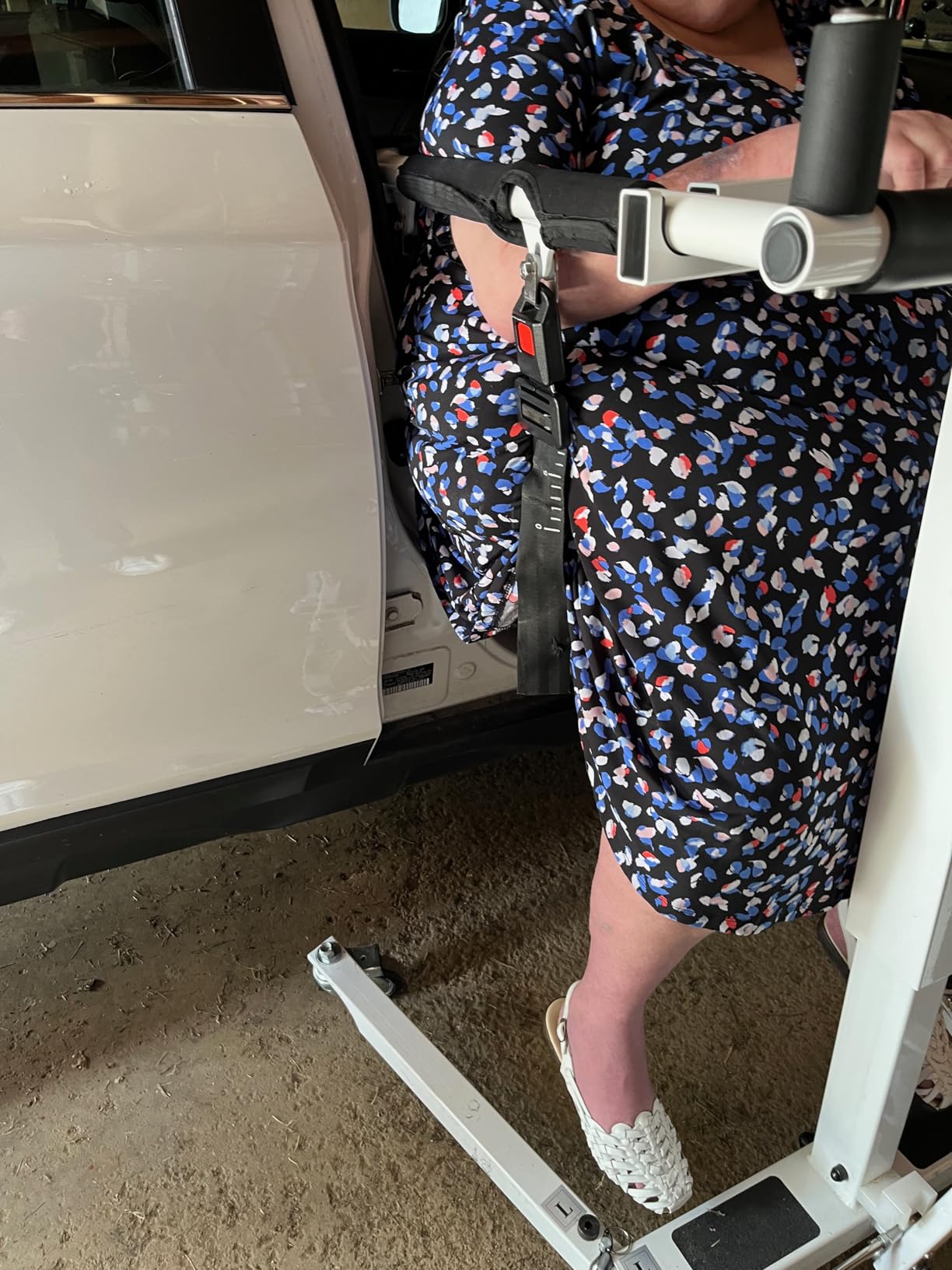 VOCIC Electric Transfer Lift for Car, Portable Folding Patient Lift Transfer Chair, Electric Assist Lift Aid for Seniors, Adults, AY06 customer photo 2