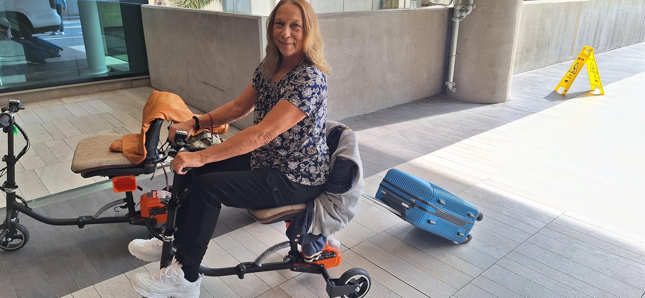 SuperHandy Foldable Mobility Scooter for Adults, 3-Wheel Passport, 13-Mile Range, Swappable Battery customer photo 1
