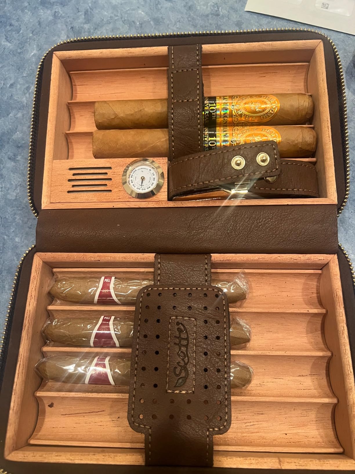 Scotte Cigar Humidor Box, Cigar Lighter Cedar Wood Lined Leather Cigar Case Built in Hygrometer & Humidifier, Torch Lighter with Cigar Holder Cigar Punch Portable Travel Cigar Humidor (Smooth Brown) customer photo 2