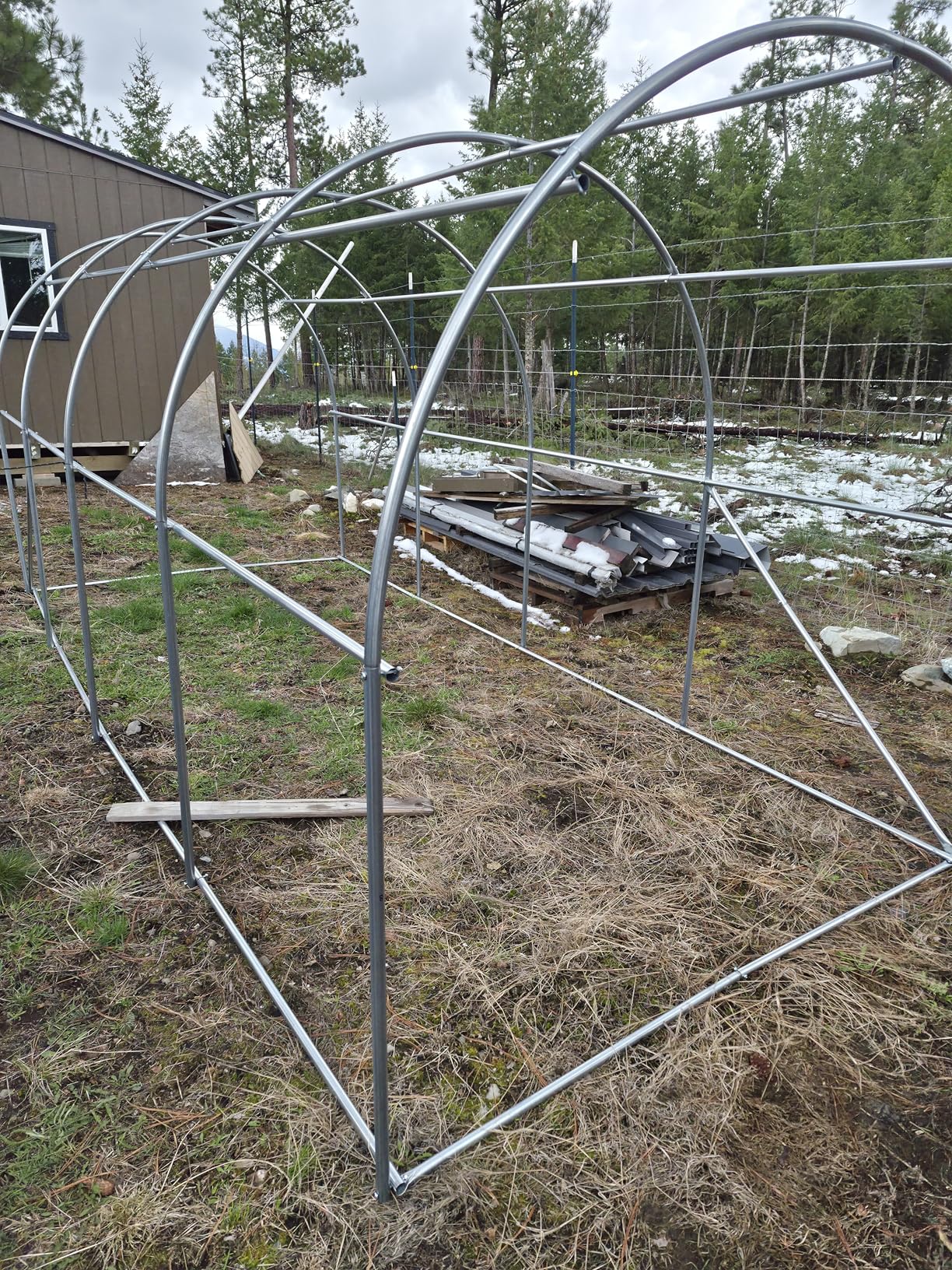 KING BIRD Premium 20x10x6.6FT Greenhouse for Outdoors, Large Walk-in Upgraded Galvanized Metal Frame, Mesh Door Screen Window Improved Zipper Tunnel Hoop for Garden Plant Winter, 2 Stiffeners, White customer photo 1