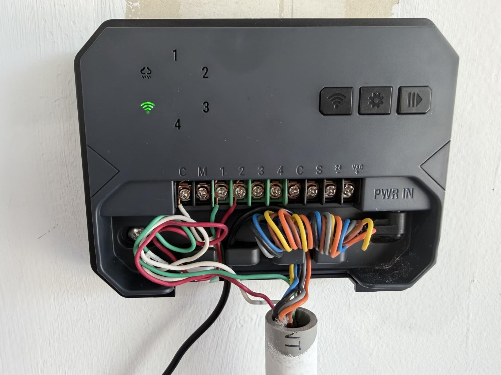 Smart Sprinklers Controller 2.4GHz WiFi, Irrigation Controller Easy Use App Enabled, 4 Zones + 16 Plans, Save Water Auto Skip Rain, Freeze & Wind, 10 Minutes Install customer photo 2