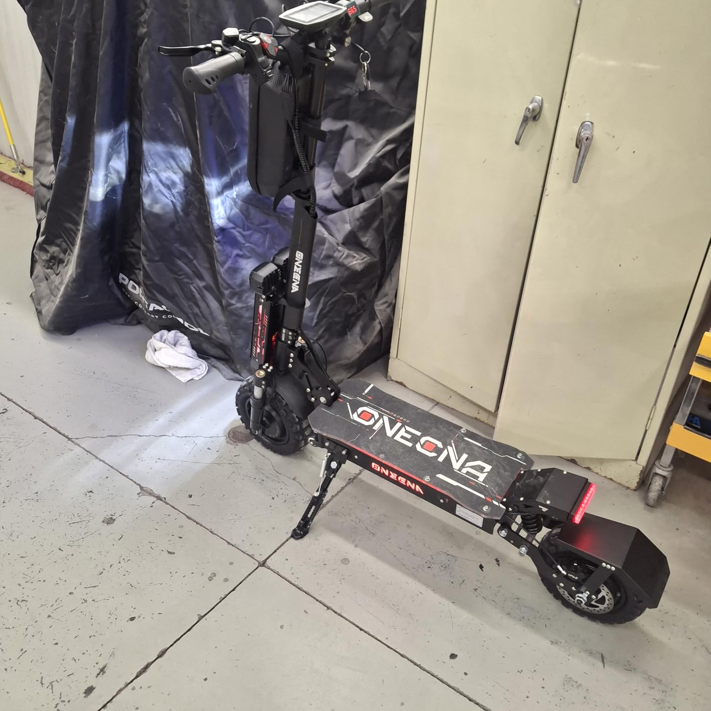 Electric Scooters Adults - 5600W/1200W Motor, 45/32 MPH Fast Escooter 55/28 Miles Long Range Battery E Scooter for Adults, 11/10 Inches Off Road Tires Foldable E-Scooters customer photo 2