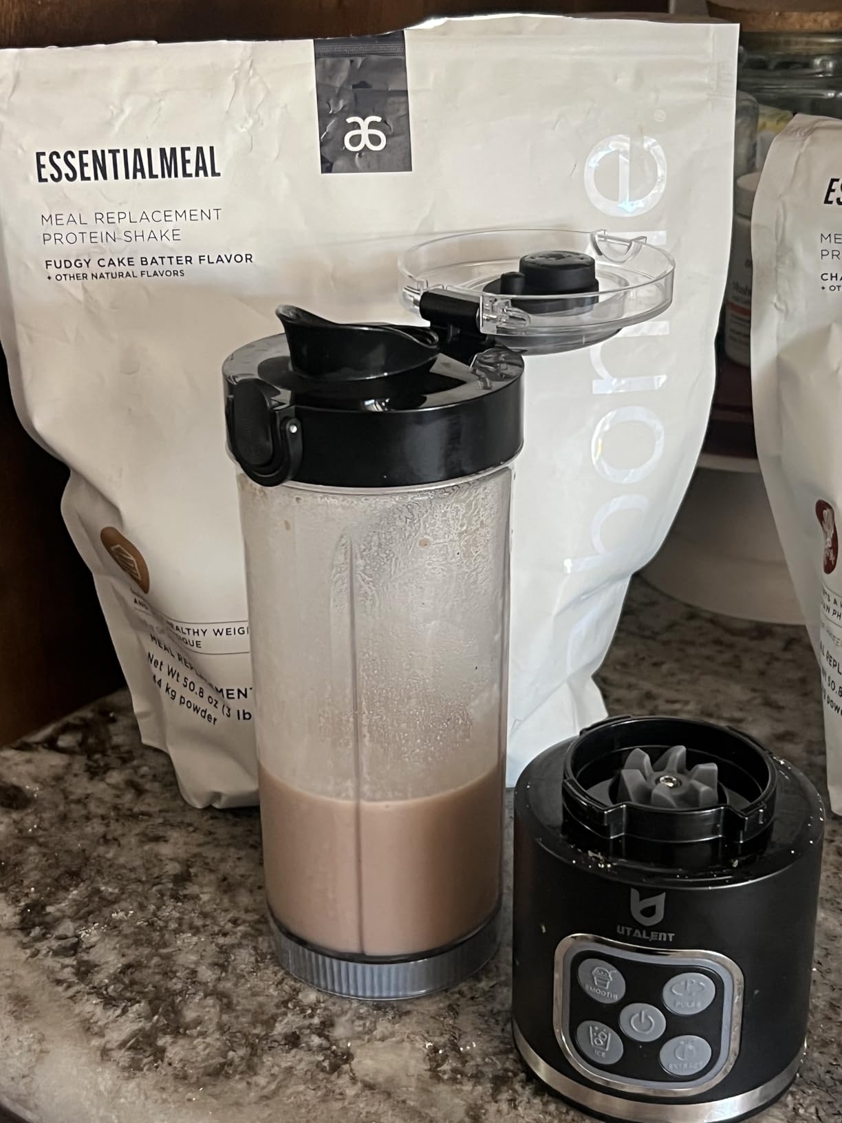 UTALENT Cordless Portable Blender, Ice Crush, 700W Motor, 25oz Cup, 4 Mode | 700W Brushless Motor, USB-C rechargeable, Long-lasting, 25oz Tritan cup, Leakproof lid with sip spout, Dishwasher Safe Parts customer photo 1