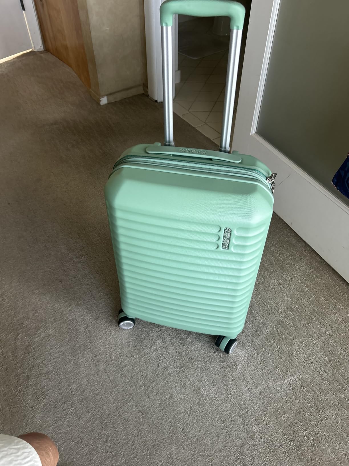 Stratum 3.0 Medium 24-Inch Spinner, Airline Approved, Durable Hardside Luggage, Expands 1.5
