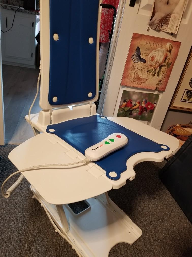 SUNDERWELL Electric Chair Lift for Elderly, 24 lbs Lightweight Floor Lift for Elderly Falls with 360° Swivel Seat, Bath Lift Chair for Tub 308 lbs Capacity, IPX8 Waterproof & Remote Control (Purple) customer photo 2