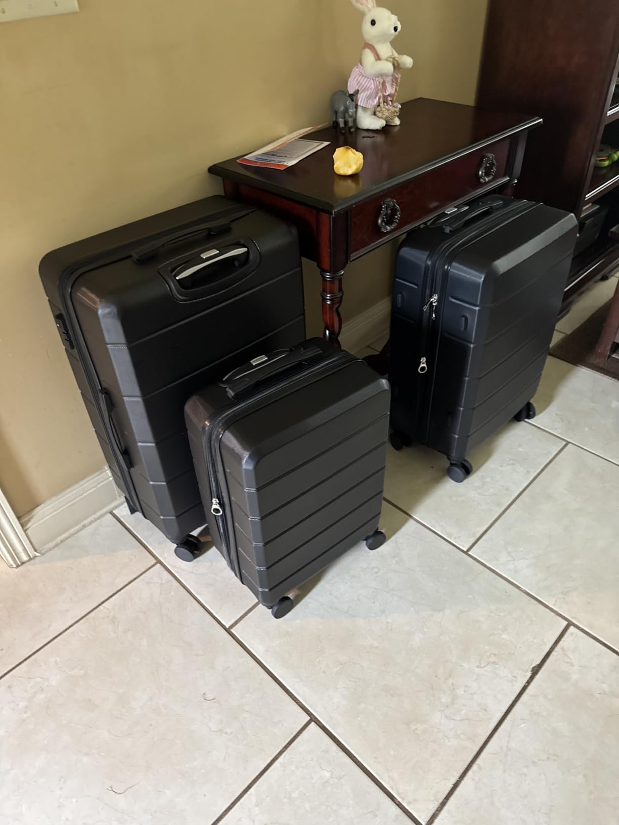 YOETEY Luggage Sets 3 Piece, Expandable Hardshell Suitcase with TSA Lock & Silent Spinner Wheels, Lightweight Hardside Travel Suitcase Set for International Trips (20/24/28 in, Black) customer photo 1