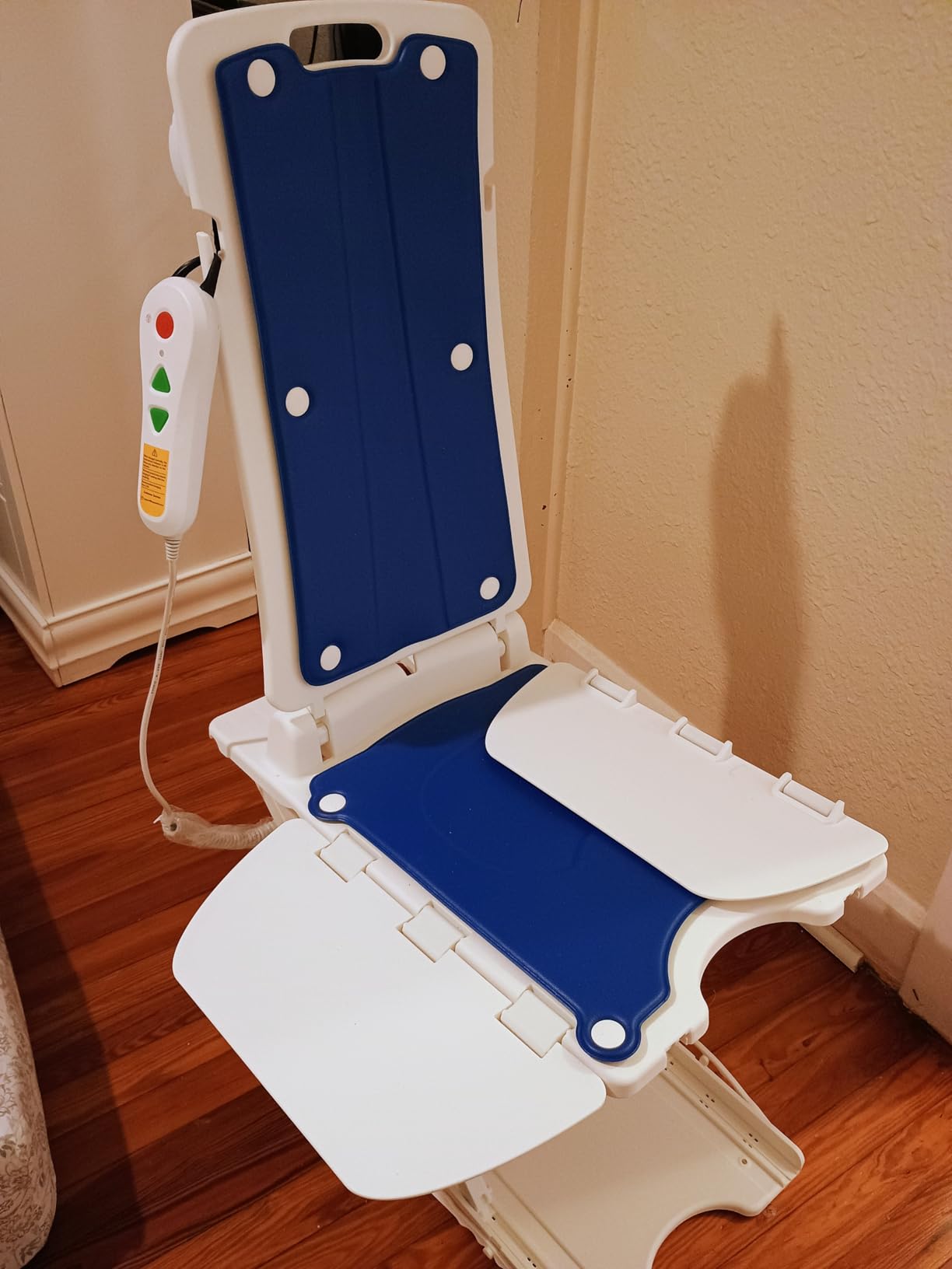 PERLECARE Electric Chair Lift, 308 lbs Capacity, Floor Lift for Elderly Falls, IP68 Waterproof Bath Lift for Tub, Foldable & Rechargeable Design, Remote Control, for Fall Recovery & Home Care customer photo 2