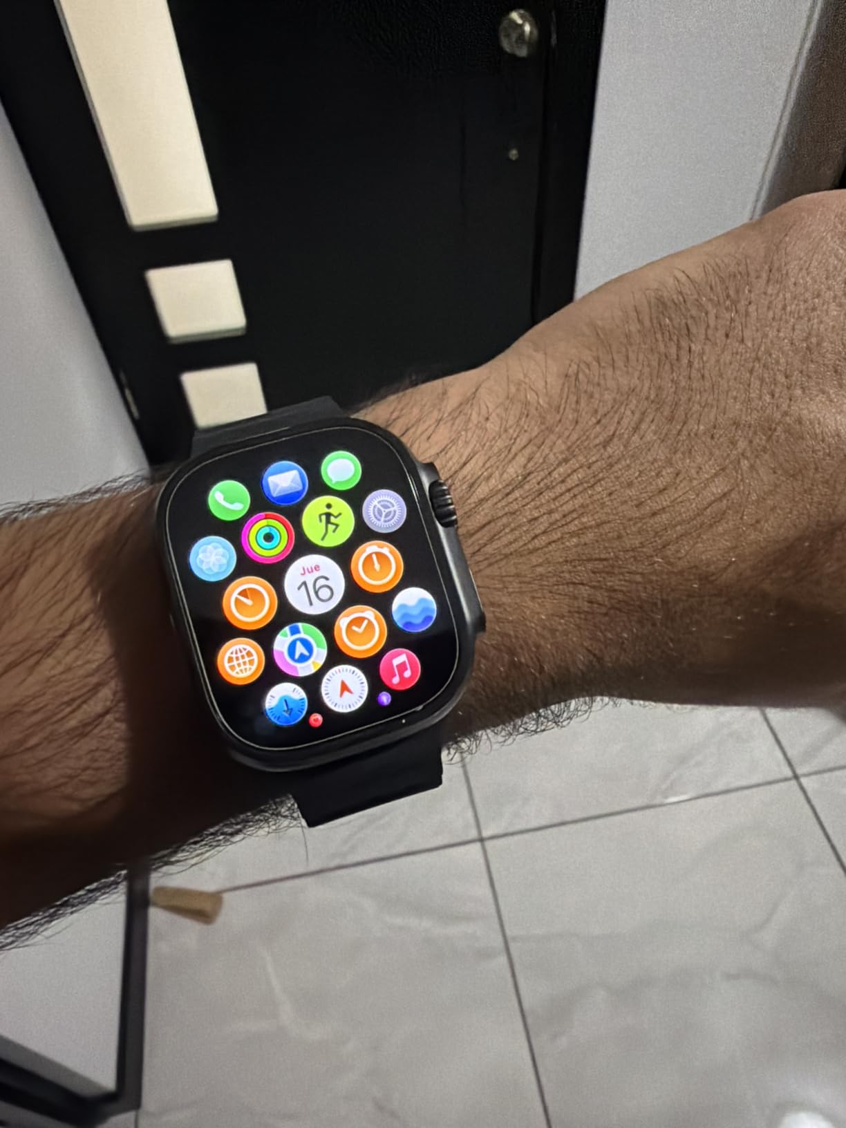 Apple Watch Ultra 3 [GPS + Cellular 49mm] Running & Multisport Smartwatch with Rugged Titanium Case with Black Titanium Milanese Loop - L. Satellite Communications, Advanced Health & Fitness Tracking customer photo 1