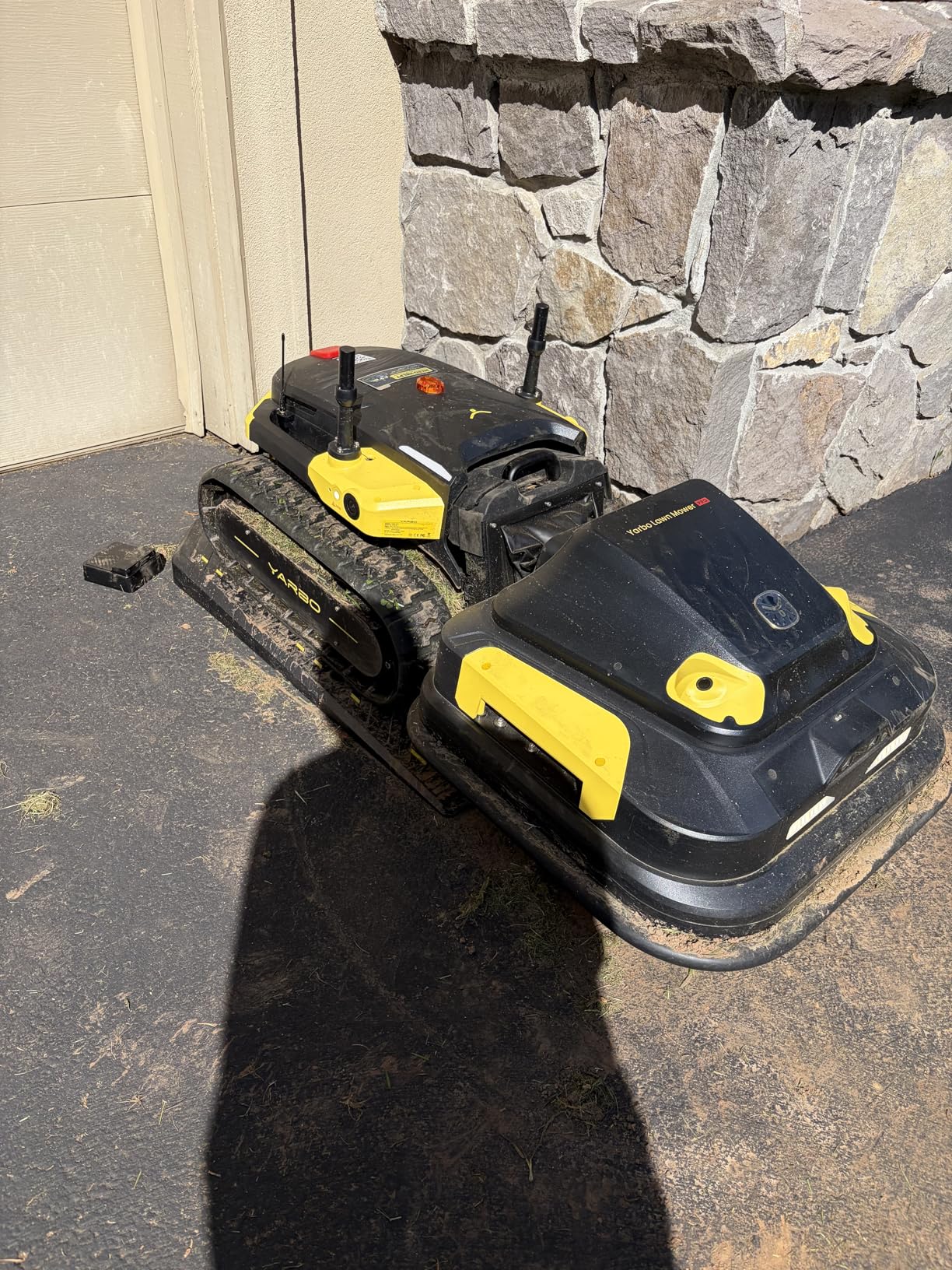 YARBO Robot Lawn Mower Pro, Wire-Free for 6 Acres, 4-Season Yard Care | Dual 300W Motors, AI Vision + RTK Navigation, 70% Slope customer photo 1