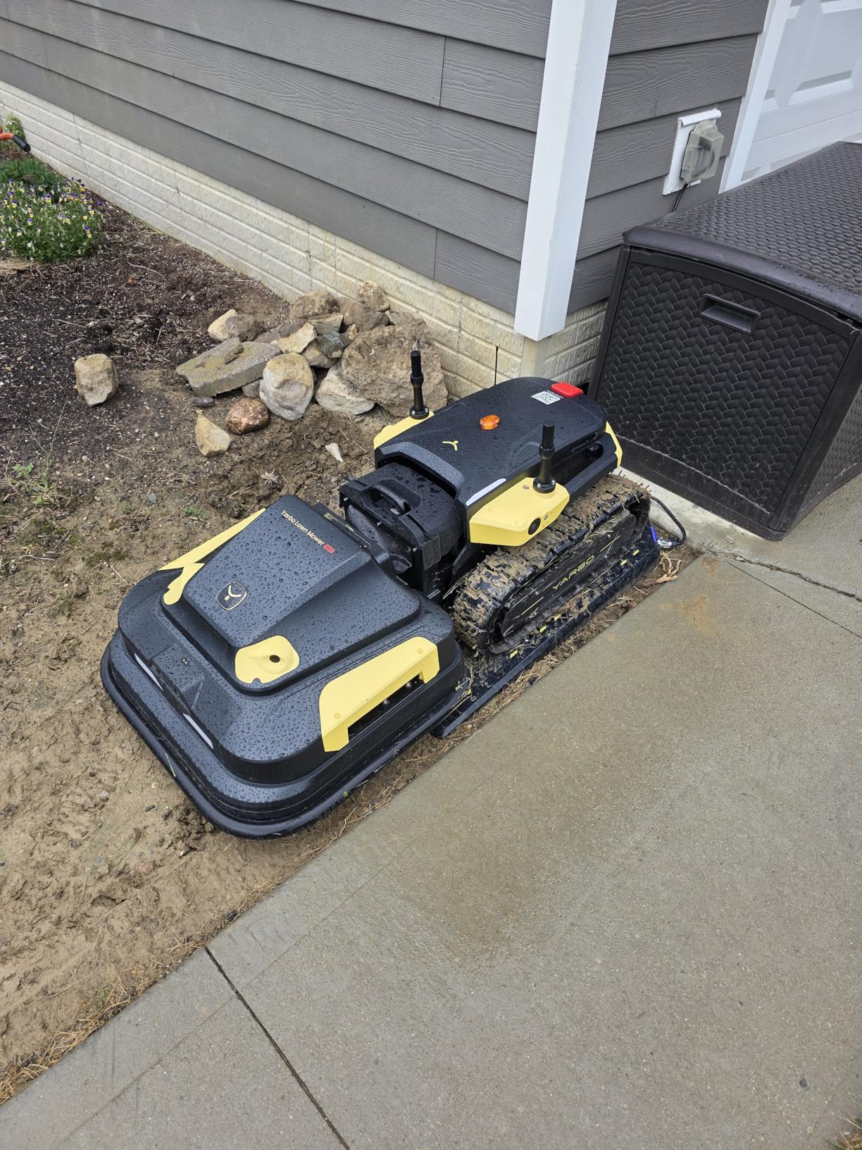 YARBO Robot Lawn Mower Pro, Wire-Free for 6 Acres, 4-Season Yard Care | Dual 300W Motors, AI Vision + RTK Navigation, 70% Slope customer photo 2