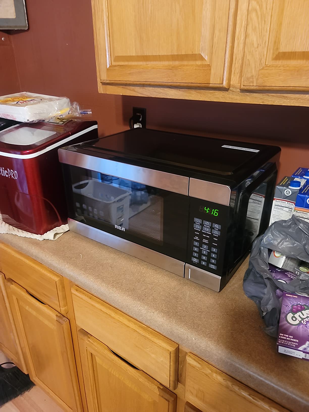 FRIGIDAIRE 2.2 Cu. Ft. Stainless Steel Microwave Oven, Multi Function, Programmable, 1,200 Watts customer photo 1