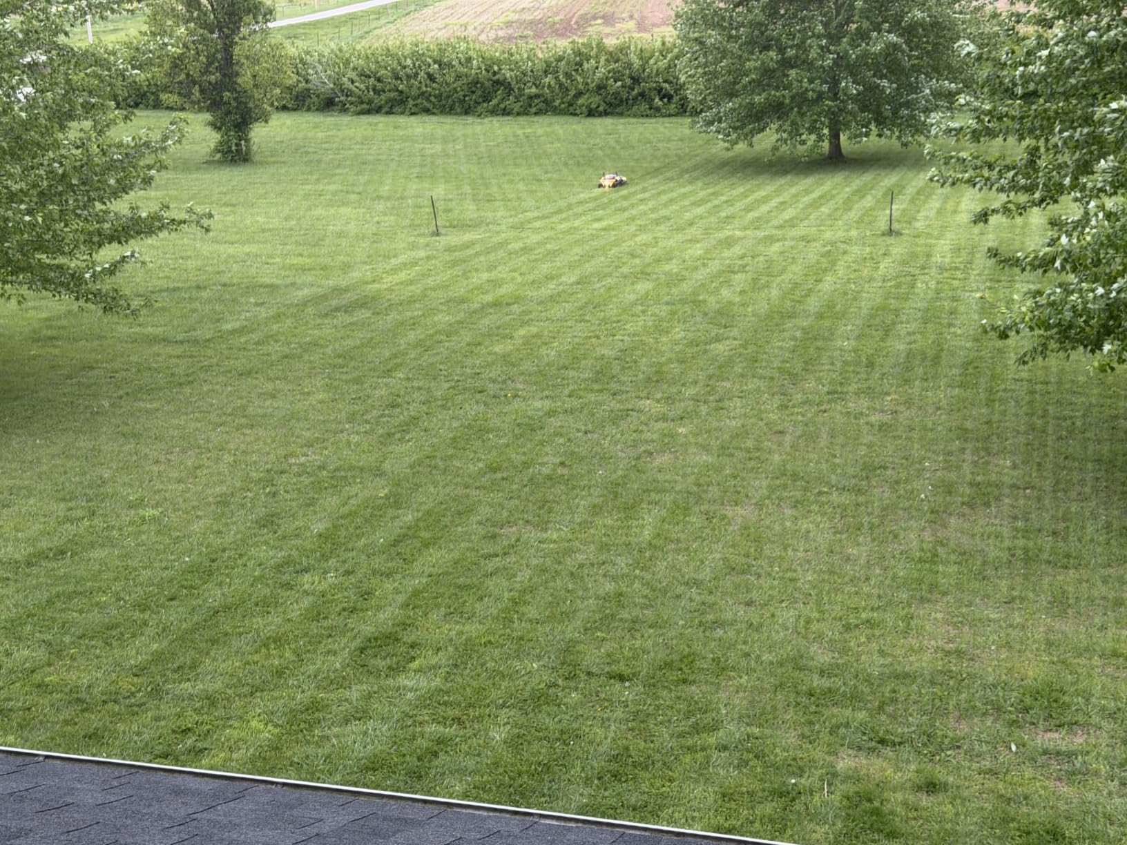 YARBO Robot Lawn Mower, Wire-Free with Modular Design, Covers 6 Acres | Dual 150W Motors, AI Vision + RTK Navigation, 70% Slope customer photo 1