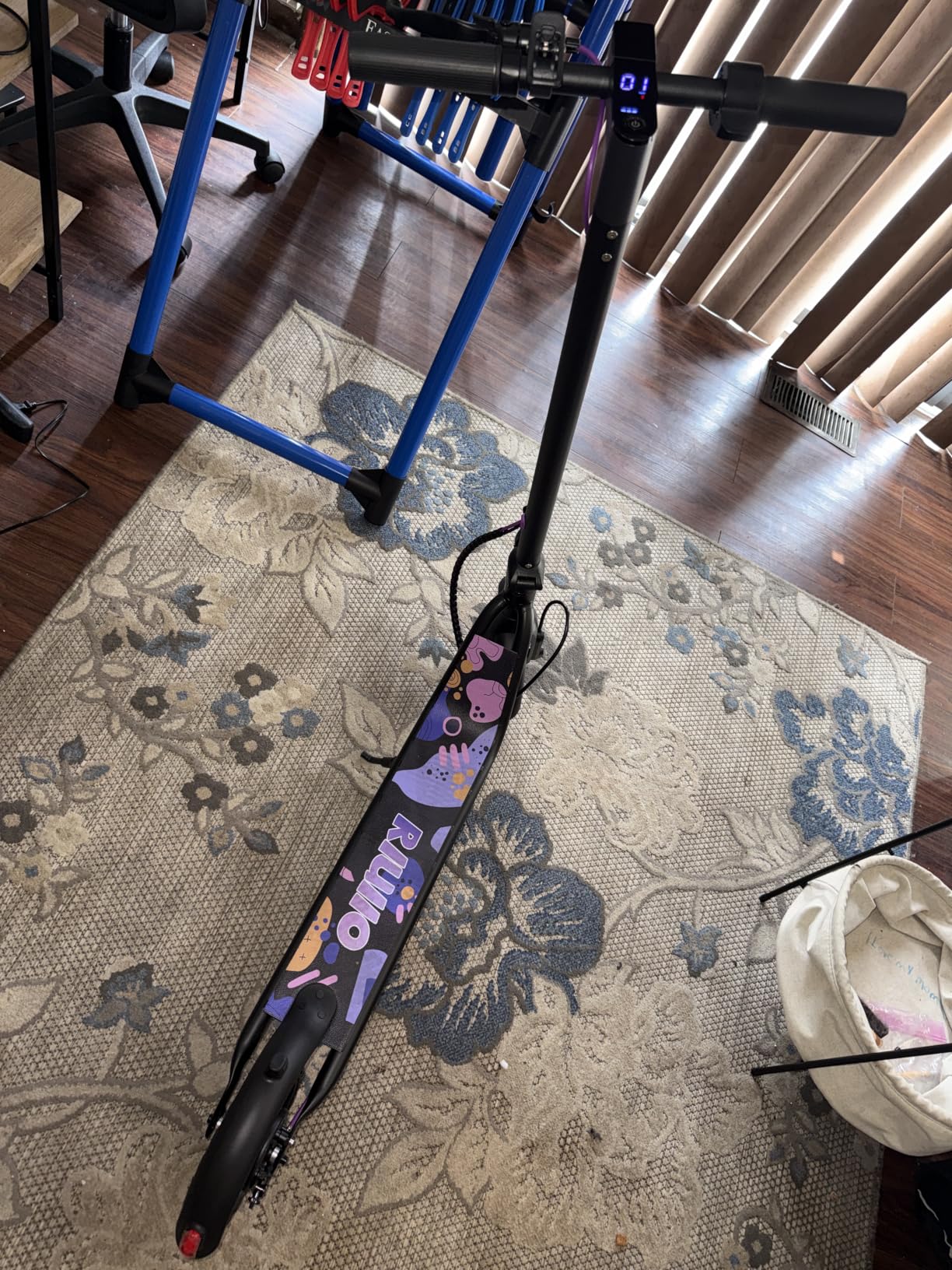 Electric Scooter, 350W-500W Motor, 9 MPH to 22MPH, 10-41 Miles Range, Dual Suspension, Dual Braking, App Control, Foldable Commuter E Scooter for Adults and Teens customer photo 2
