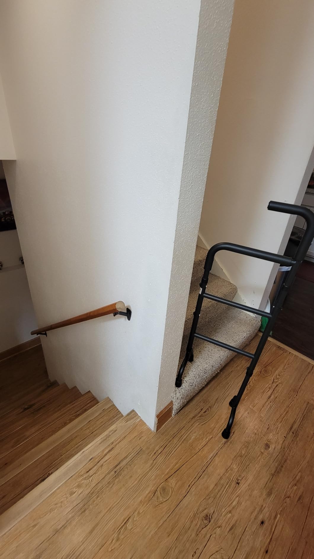 20-Level Adjustable Stair Climbing Assist Cane | For Seniors & Post-Surgery Recovery, Sturdy & Lightweight, Provides Additional Support customer photo 2
