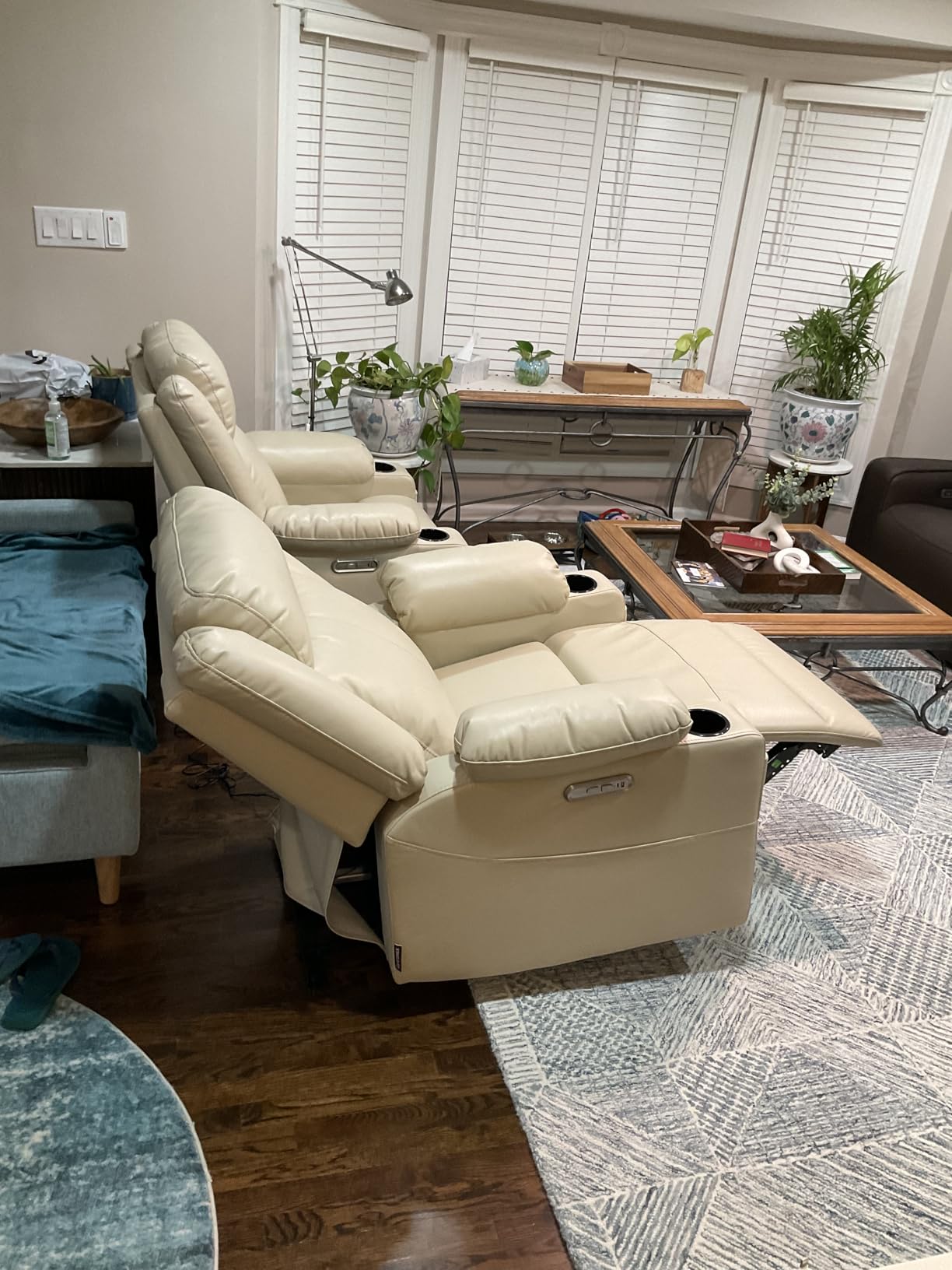 EONIX Wall Hugger Recliner for Small Space, Real Zero Clearance Power Recliner, Lazy Boy Recliner Chair with Cup Holders for RV, Living Room, Bedroom, SXXY011990, Cream White customer photo 2