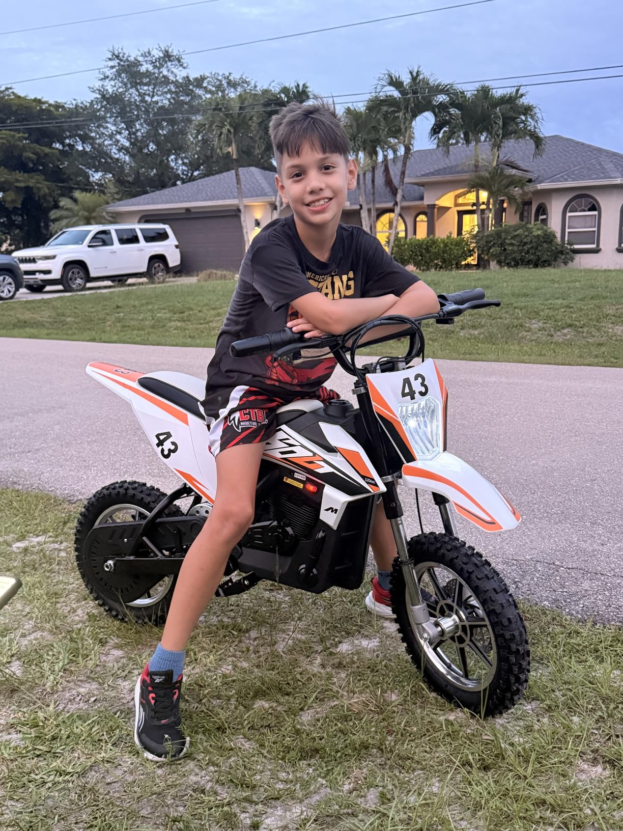 Blitzshark 36V 650W Kids Electric Dirt Bike Off-Road Motocross Ultra Powerful Motorcycle, 17 MPH MAX Speed, Rubber Tire, Twist Grip Throttle, Dual Suspension & Brakes, Leather Seat customer photo 2
