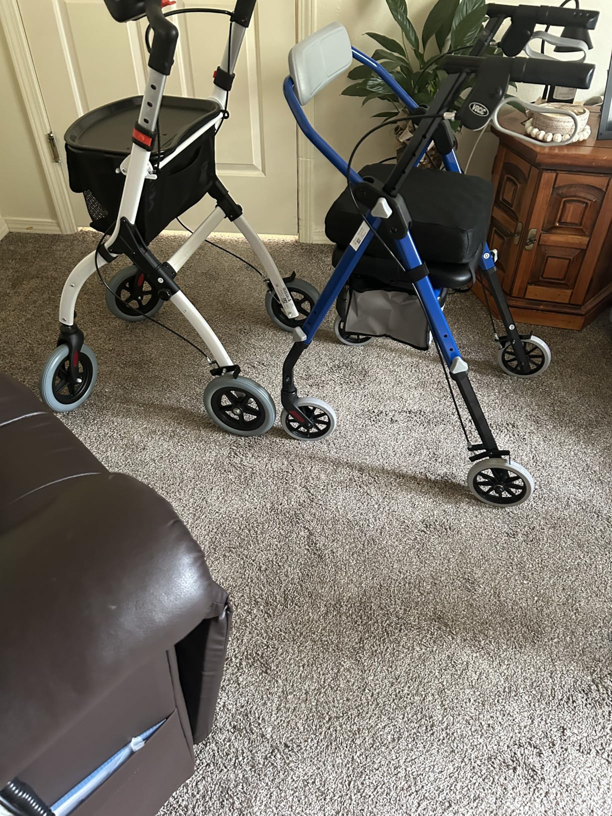 VOCIC Walkers for Seniors, Z11 Rollator Walker with Seat, Max 380 lbs, Avant Walkers with Ergo Seat & Backrest, Foldable Rollator Adjustable Height, All Terrain Walker, Lightweight customer photo 1