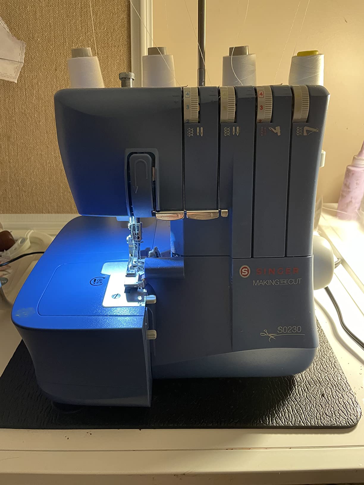 SINGER® S0230 Navy Blue High Speed Overlock Serger, 2-3-4 Thread Capability | Accessories, color coded threading,1300 stitches/min, differential feed, professional seam finish customer photo 2