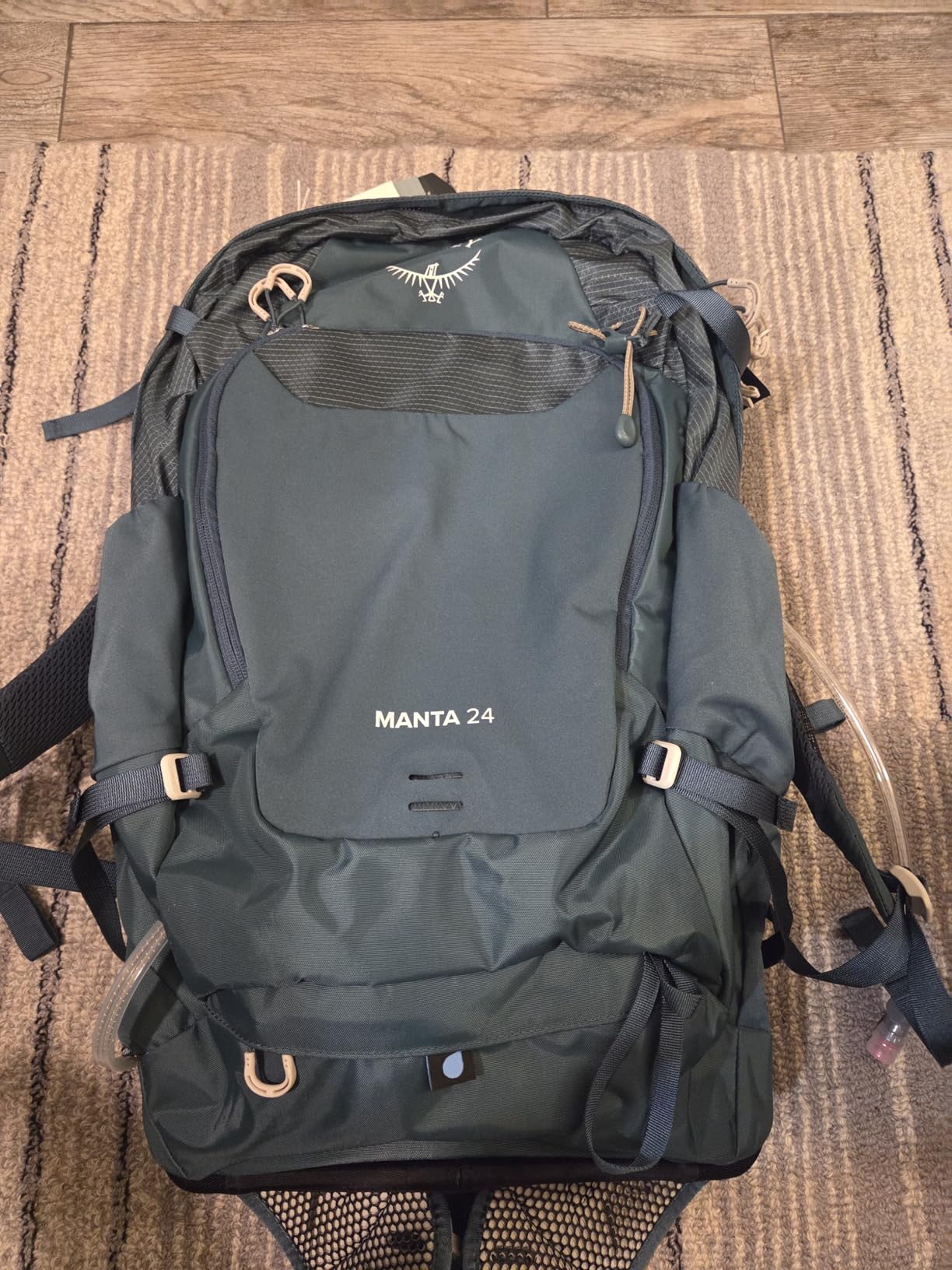 Osprey Manta Men's Hiking Backpack with Hydraulics Reservoir - Hydration Pack with Water Bladder customer photo 1