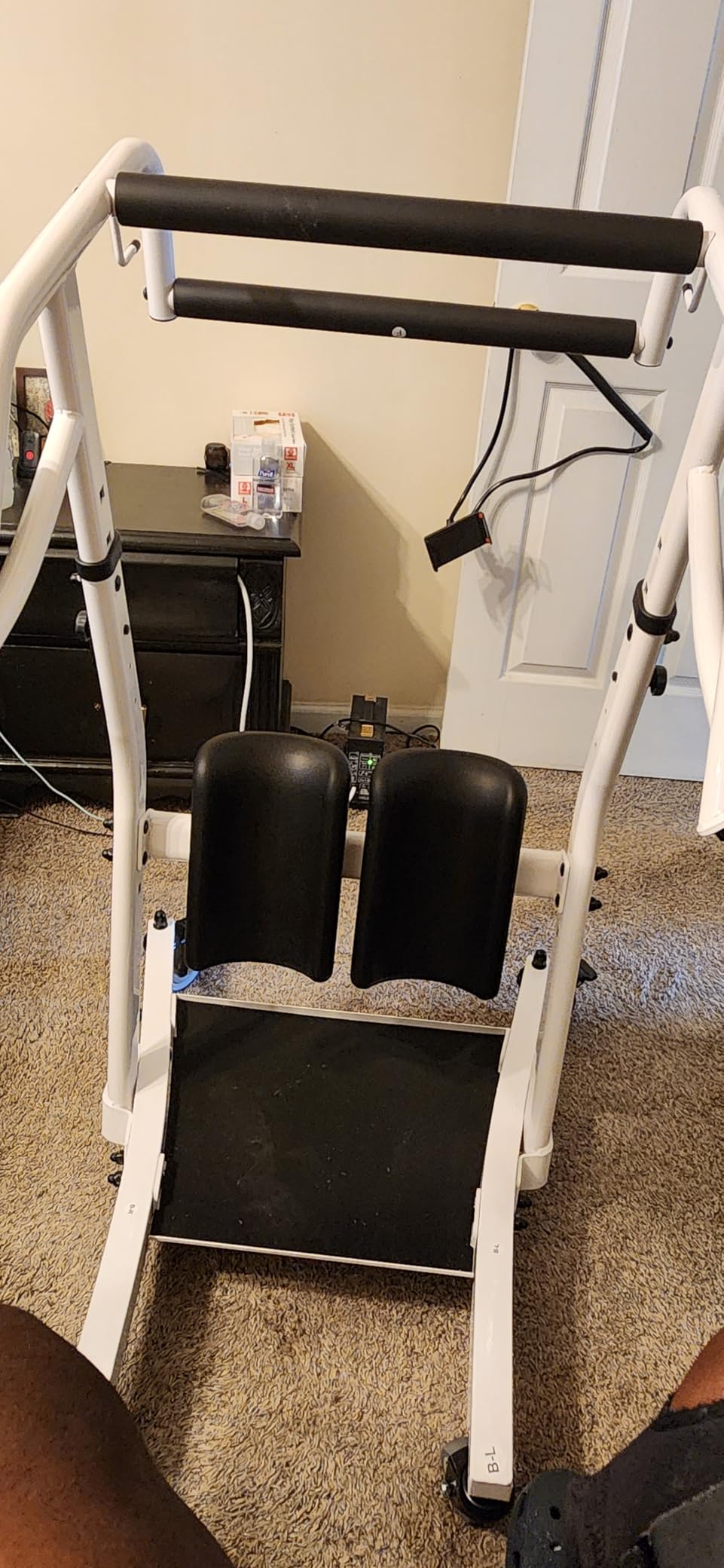 PERLECARE Sit to Stand Lift for Elderly, Stand Assist with Adjustable Height Options, Safety Belt and Lockable Smooth Casters, Easy Operation, Ideal for Post-Surgery Recovery and Disabled Individuals customer photo 1