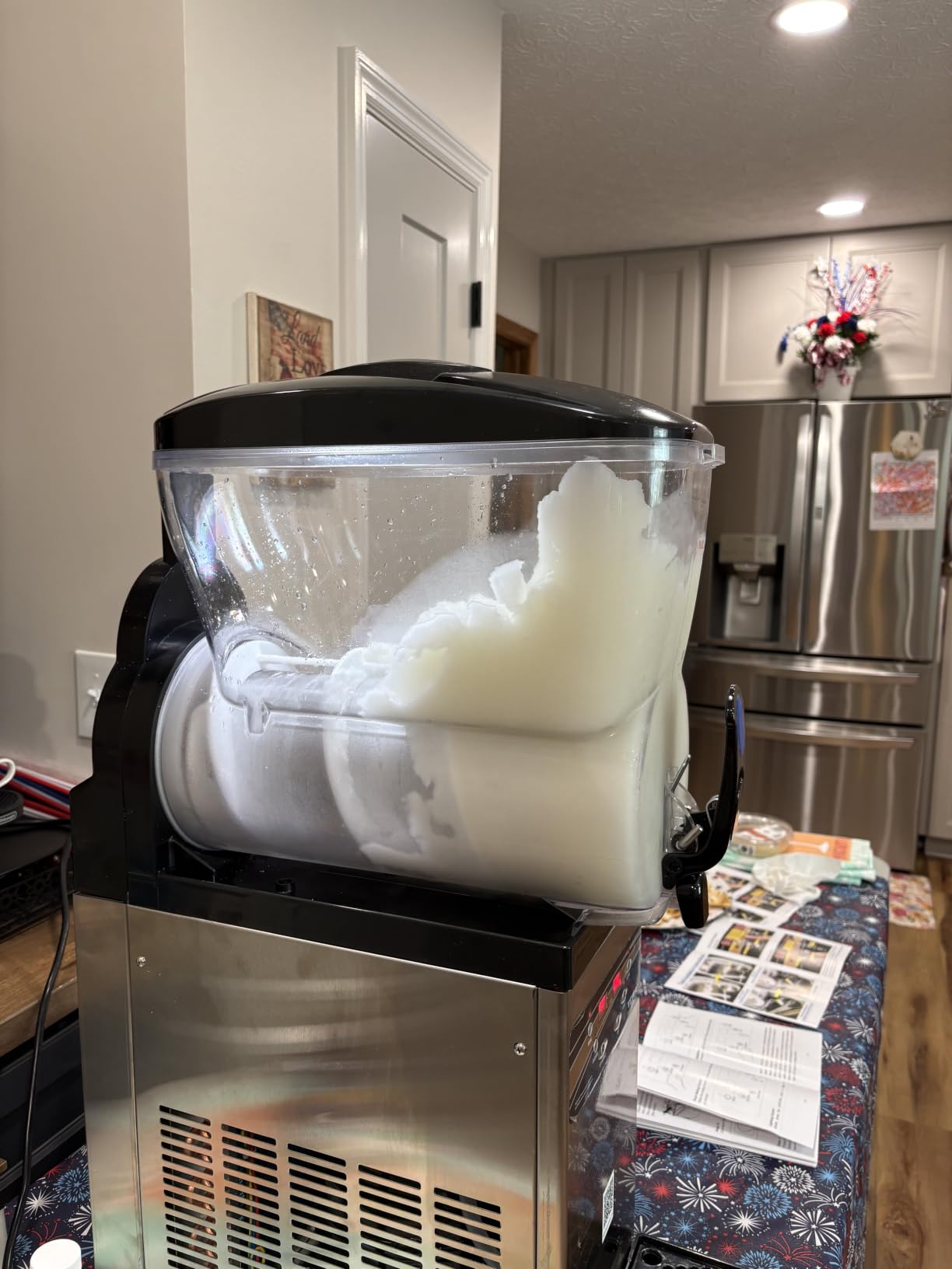 VEVOR Slushie Machine, 4L/135oz x 2 Tank Slushy Machine for Home, No Ice Needed Frozen Drink Maker, Margarita Maker with Self-Cleaning, for Frozen Margaritas, Frappés, Milkshake & More customer photo 1
