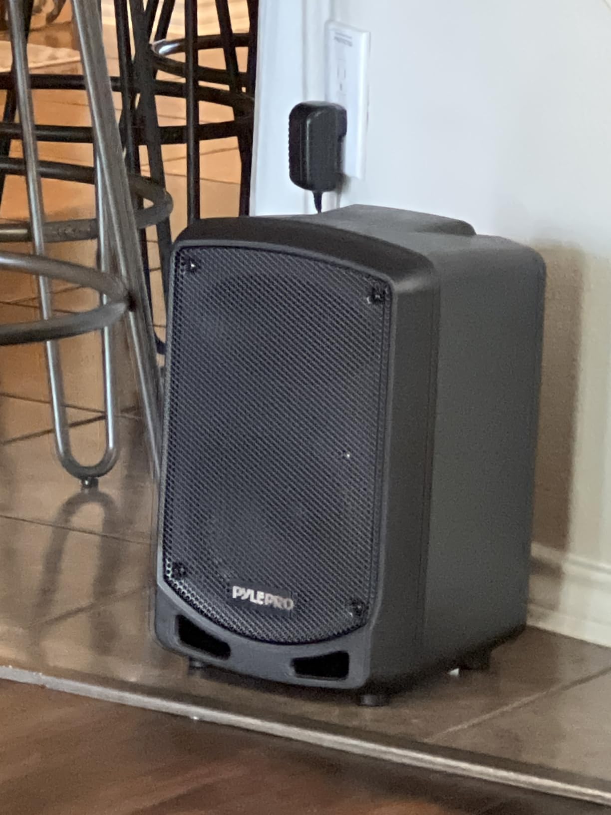Pyle Portable 800W Karaoke PA System with Wireless Microphone, Bluetooth Streaming, Rechargeable Battery, USB/SD Recording & Powerful Sound - Compact Karaoke Speaker and PA Speaker for Home and Events customer photo 1