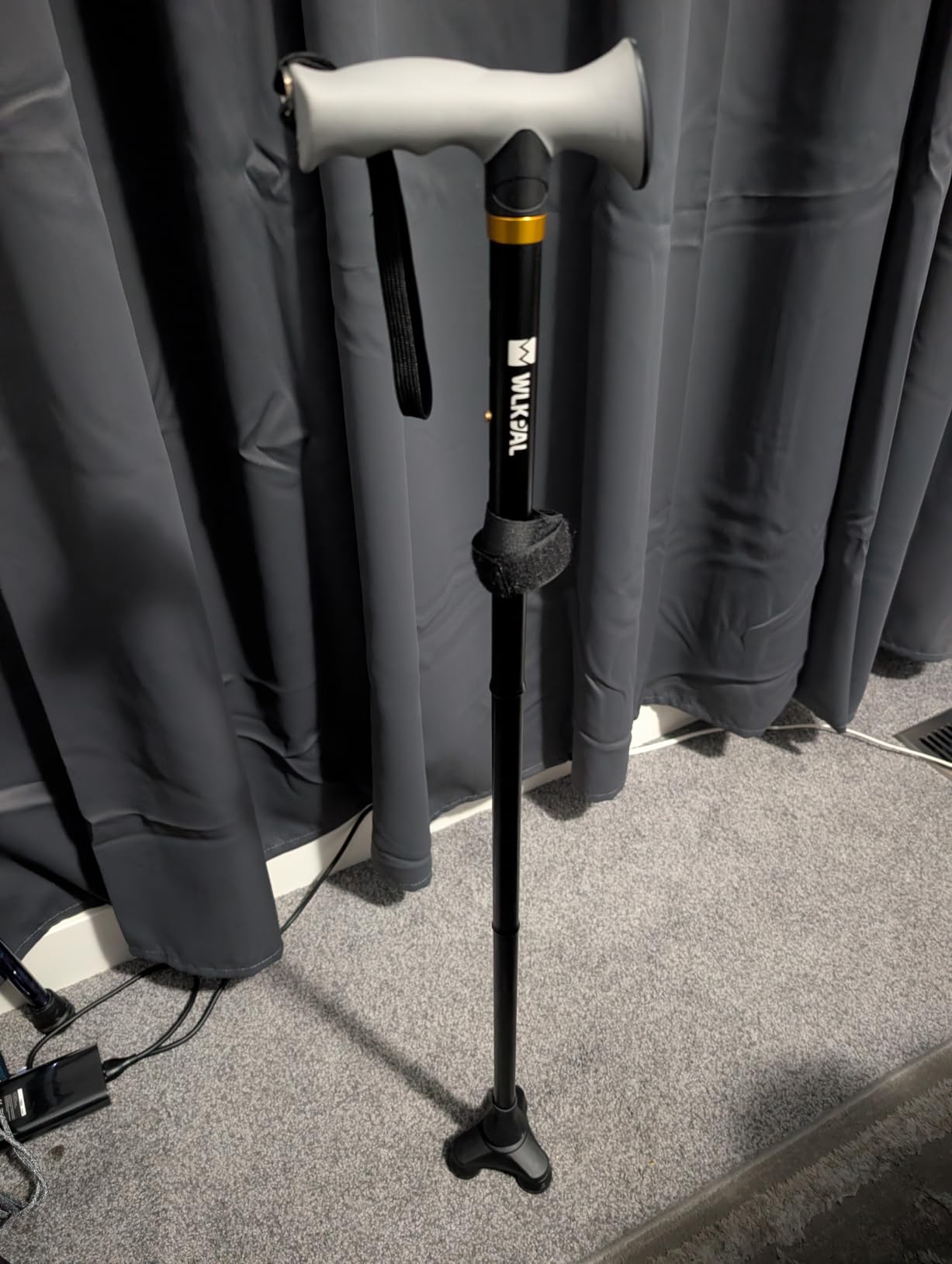 Walking Cane for Men & Women, Collapsible Self-Standing Cane | Heavy-Duty 300lbs, Spring-Loaded Tripod Base for Stable Support, Ergonomic Handle, Lightweight, for Seniors & Adults customer photo 1