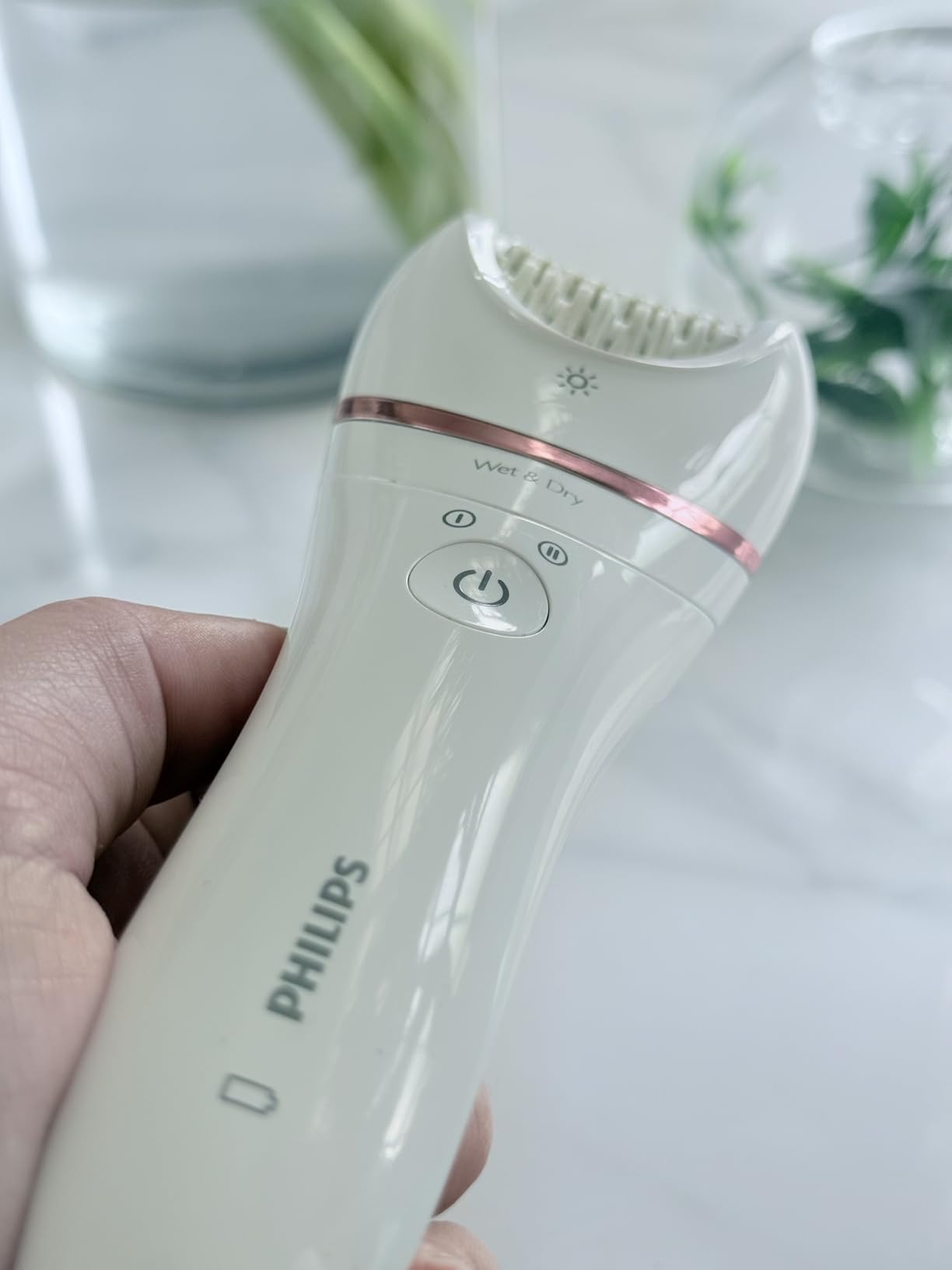 Philips Epilator Series 9000 - Cordless Wet and Dry Electric Epilator, Hair Removal for Legs, Body and Bikini, with ProGuide, 8 Accessories, 60 min. Runtime, Model BRE717/00 customer photo 1
