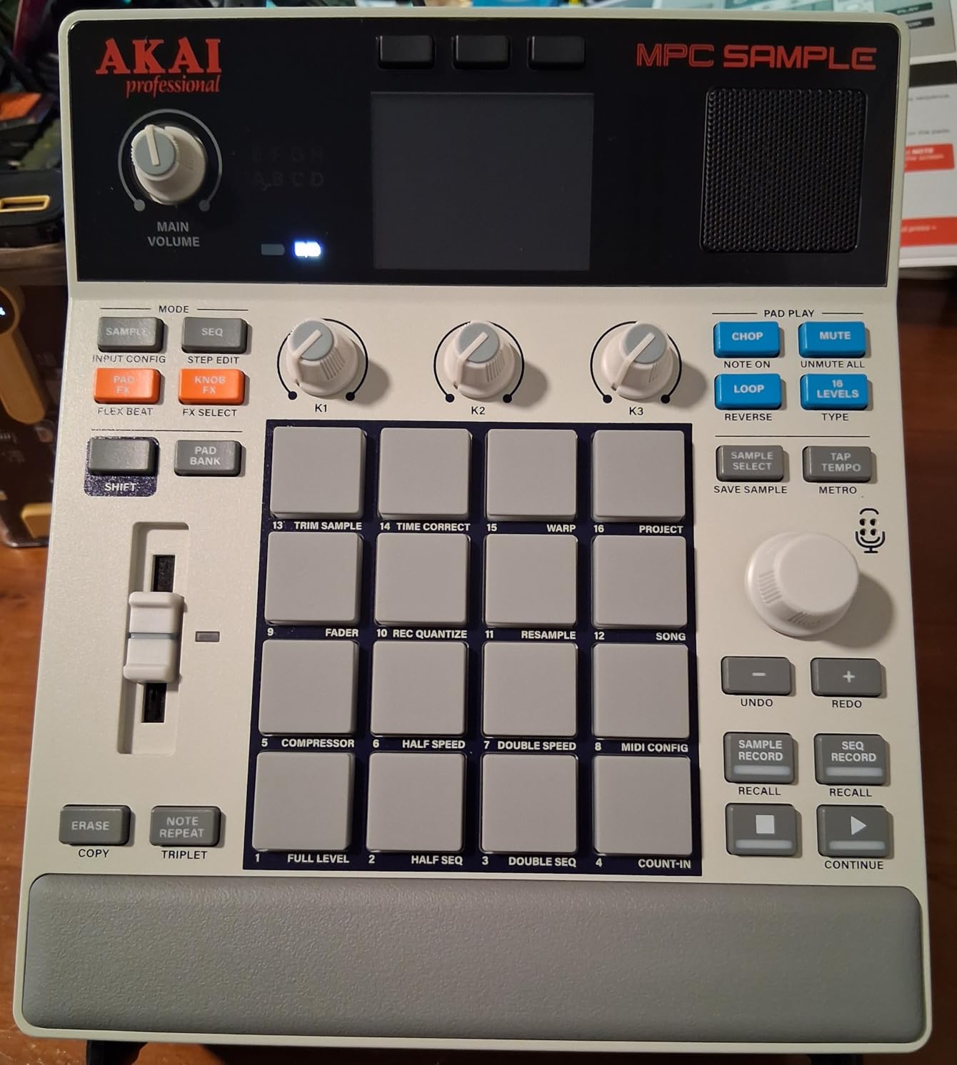 Akai Professional MPC Sample Portable Sampler | Standalone, Rechargeable Battery, USB-C, Speaker, Microphone, for Sampling, Sequencing and Music Production customer photo 2