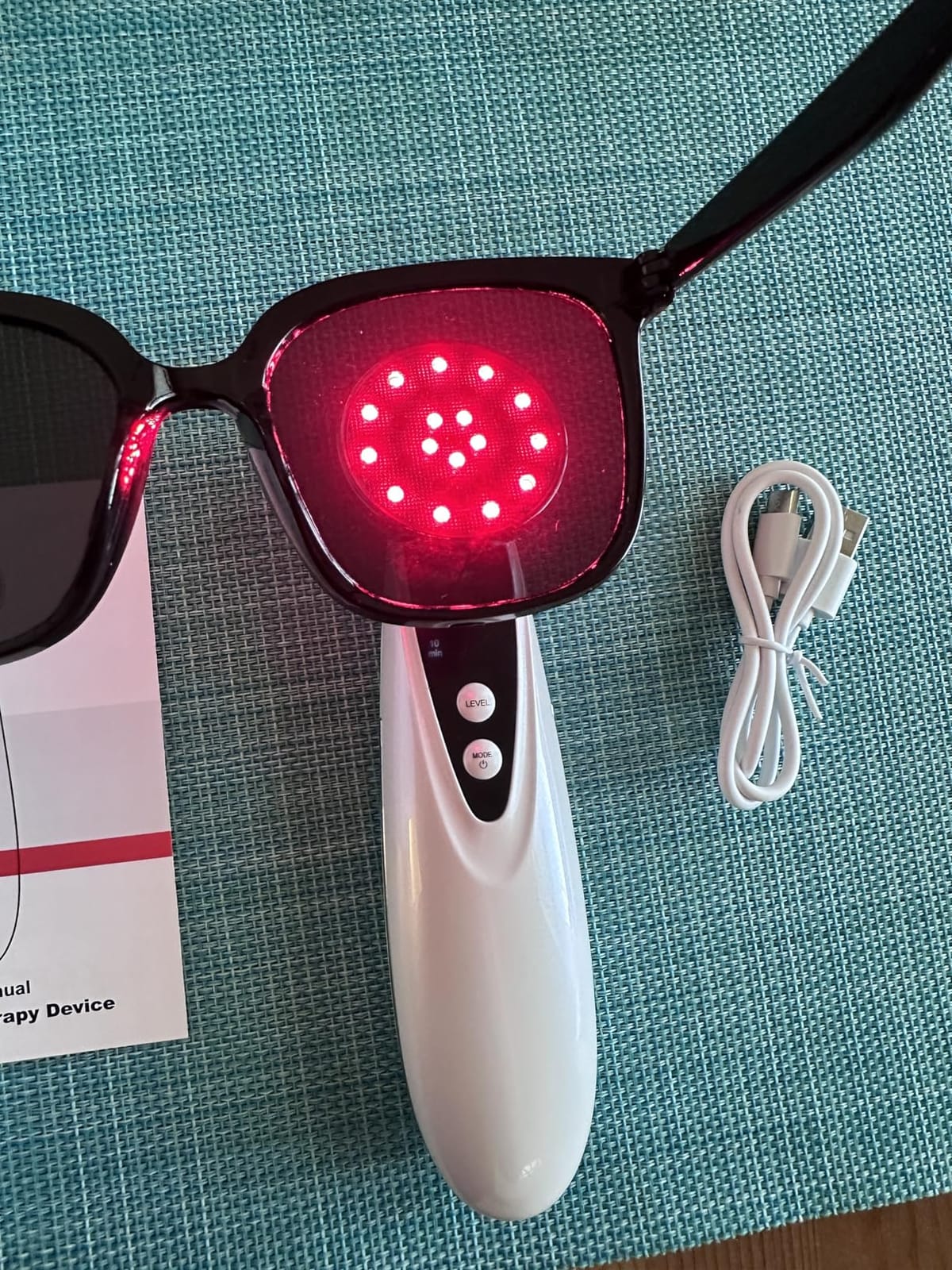 Hottoerak Handheld Red Light Device for Face & Body | 660nm Red & 850nm Near Infrared Light, for People & Dogs, Portable for Home & Travel Use customer photo 1
