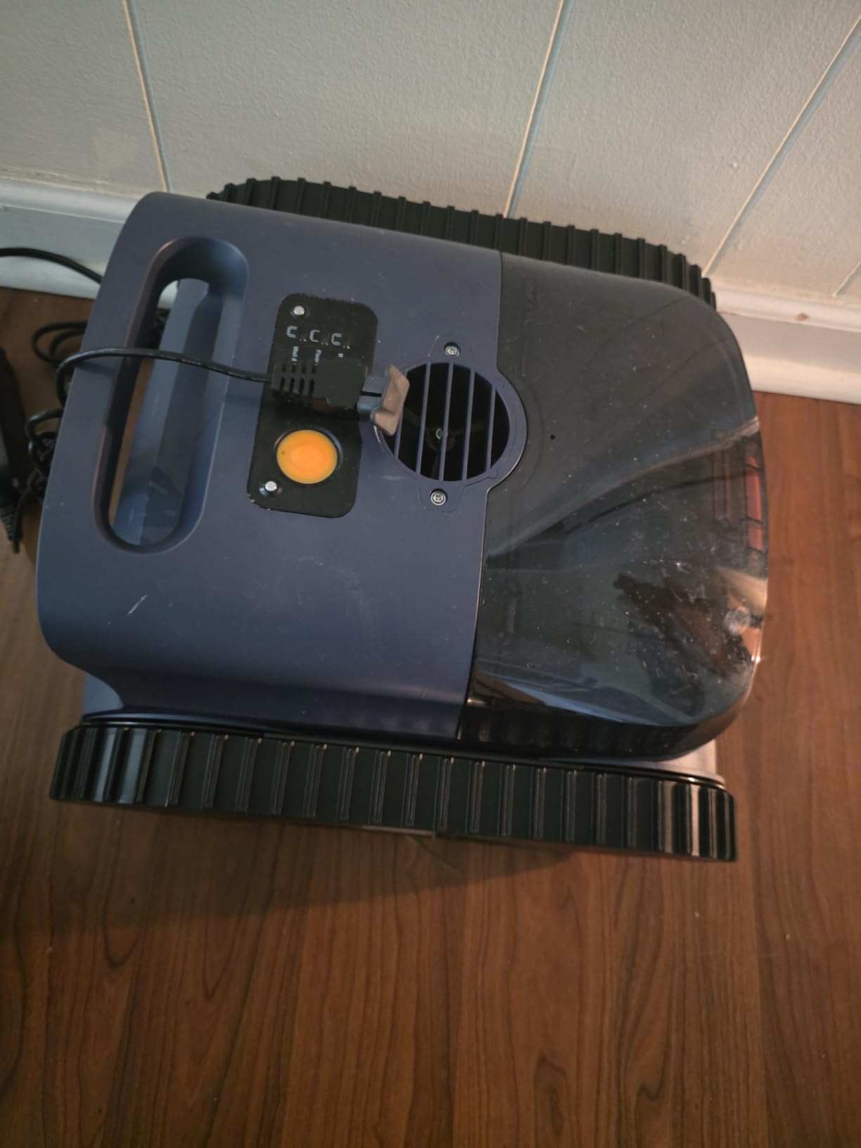 Cordless Robotic Pool Vacuum with Sonar Navigation & Track Drive, Dual 180W Brushless Motors, Wall & Waterline Climbing, 150-Min Runtime, for Inground & Above-Ground Pools up to 2,150 Sq. Ft. customer photo 1
