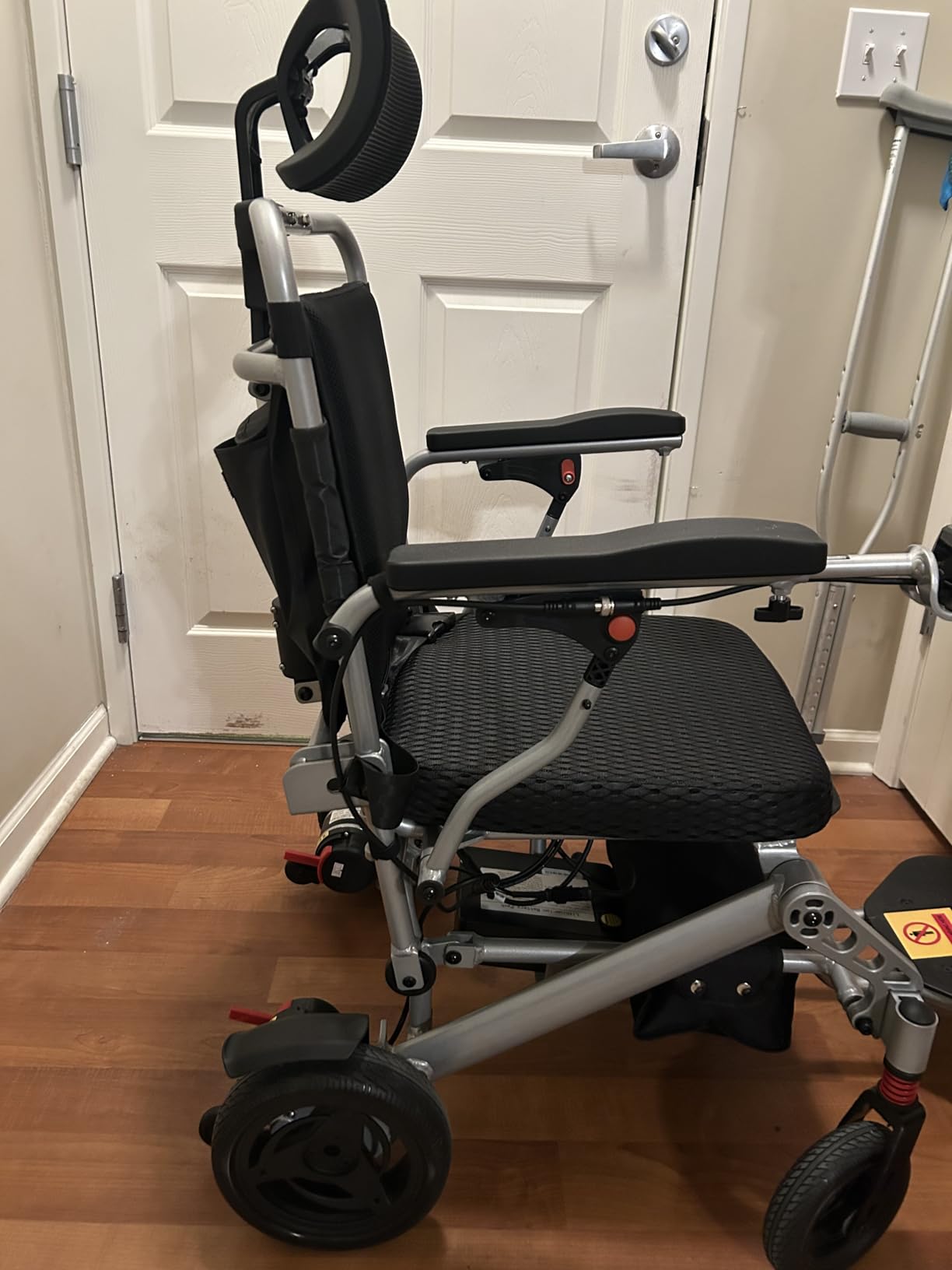 440 lb Capacity Electric Wheelchair, 22 inch Wide Seat, 30+Miles 700W Motor Power All Terrain Wheelchair, Motorized Wheelchair with Dual Battery(12AH+12AH), with Dust Cover and Backpack customer photo 1