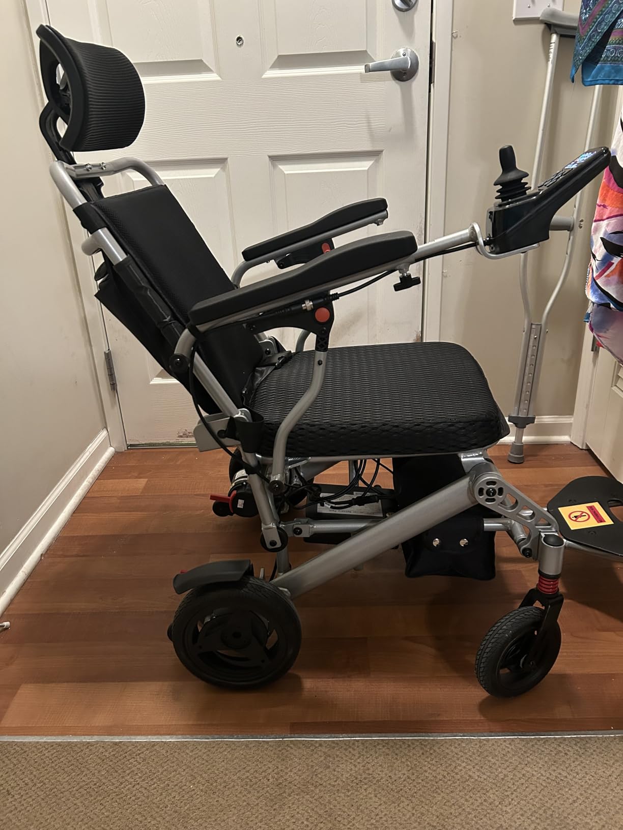 440 lb Capacity Electric Wheelchair, 22 inch Wide Seat, 30+Miles 700W Motor Power All Terrain Wheelchair, Motorized Wheelchair with Dual Battery(12AH+12AH), with Dust Cover and Backpack customer photo 2