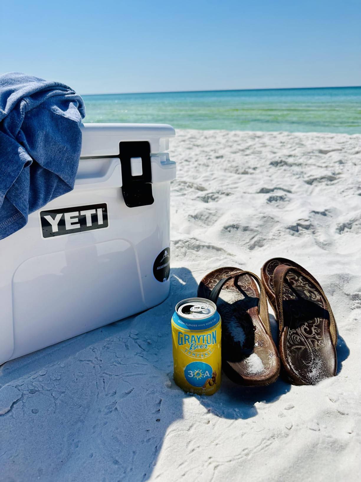 YETI Roadie 15 Hard Cooler with DoubleDuty Shoulder Strap | Compact, Durable, and Portable Insulated Ice Chest, Keeps Ice All Day, Fits 22 cans (only) or 16 lbs of ice (only) customer photo 2
