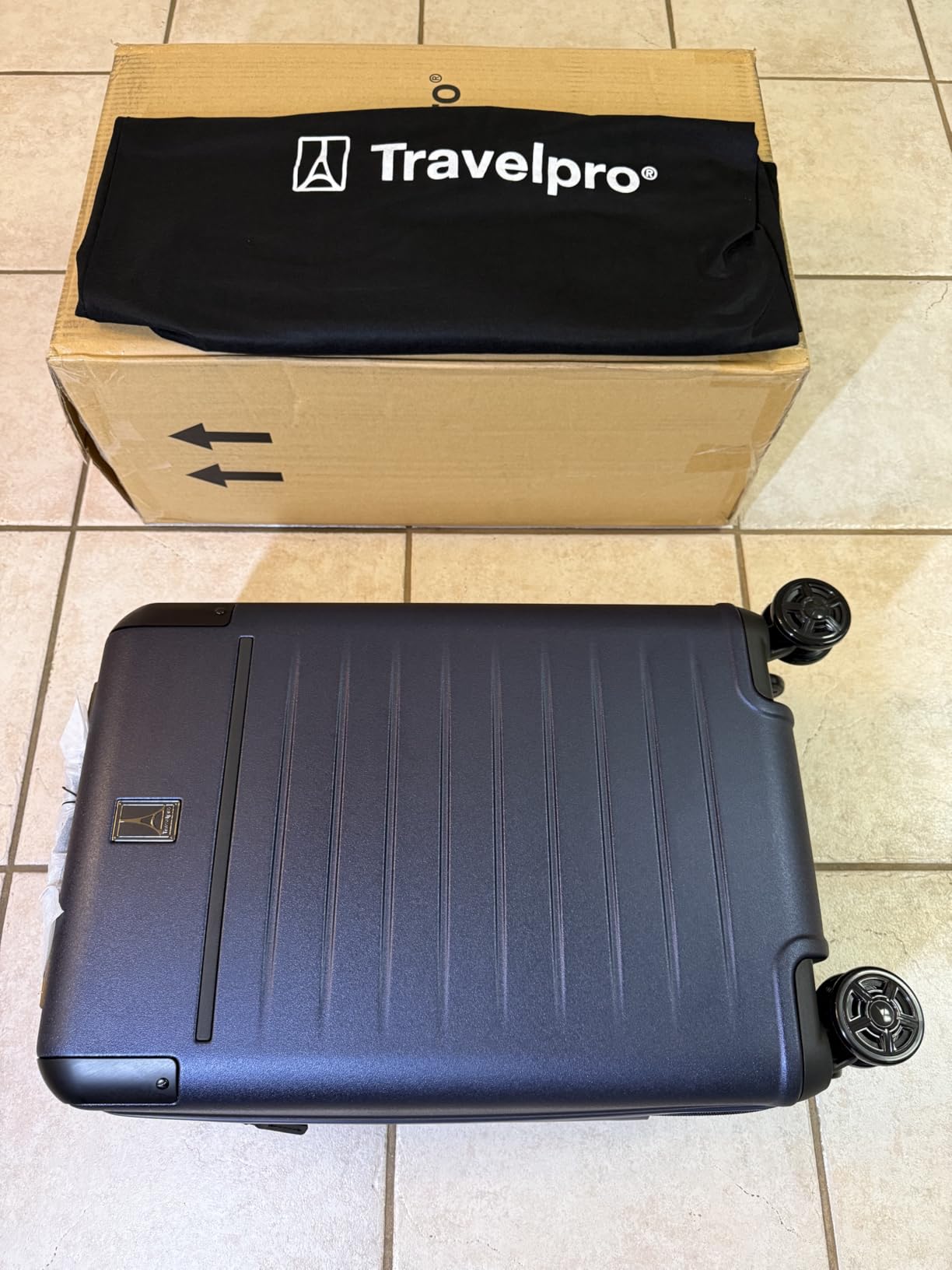 Travelpro Platinum Elite Hardside Expandable Carry on Luggage, 8 Wheel Spinner, TSA Lock, Hard Shell Polycarbonate Suitcase, Jet Black, Carry on 21-Inch customer photo 1