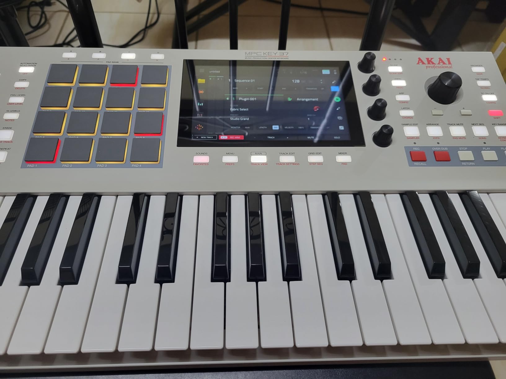 Akai Professional MPC Key 37 G2 Next-Gen Standalone Production Keyboard | Synthesizer for Producers, For Sampling & Sequencing, With USB-C, 37 Keys, 16 MPC Pads, 8-Core Processor, 4GB RAM customer photo 1