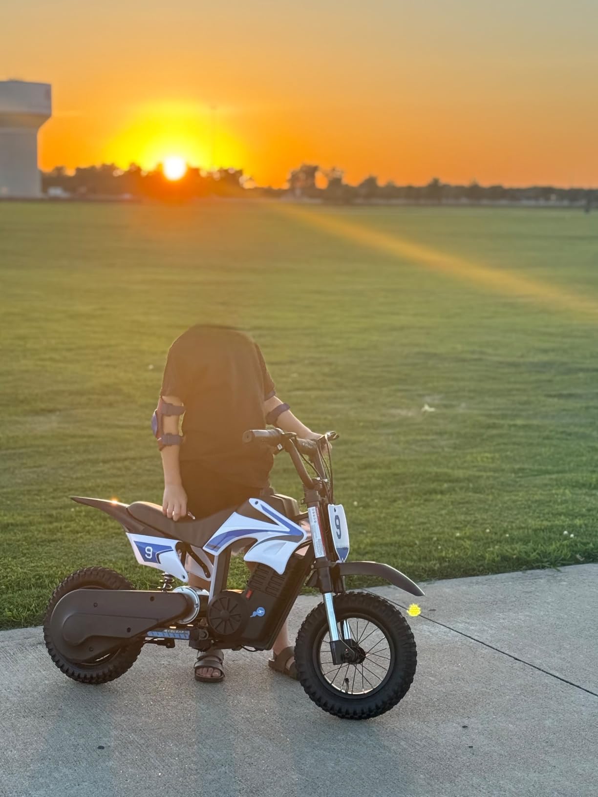 K1 Kids Electric Dirt Bike, 36V, 700W, 16 MPH, 14-Mile, Ages 3-10 (Sky Blue) customer photo 2