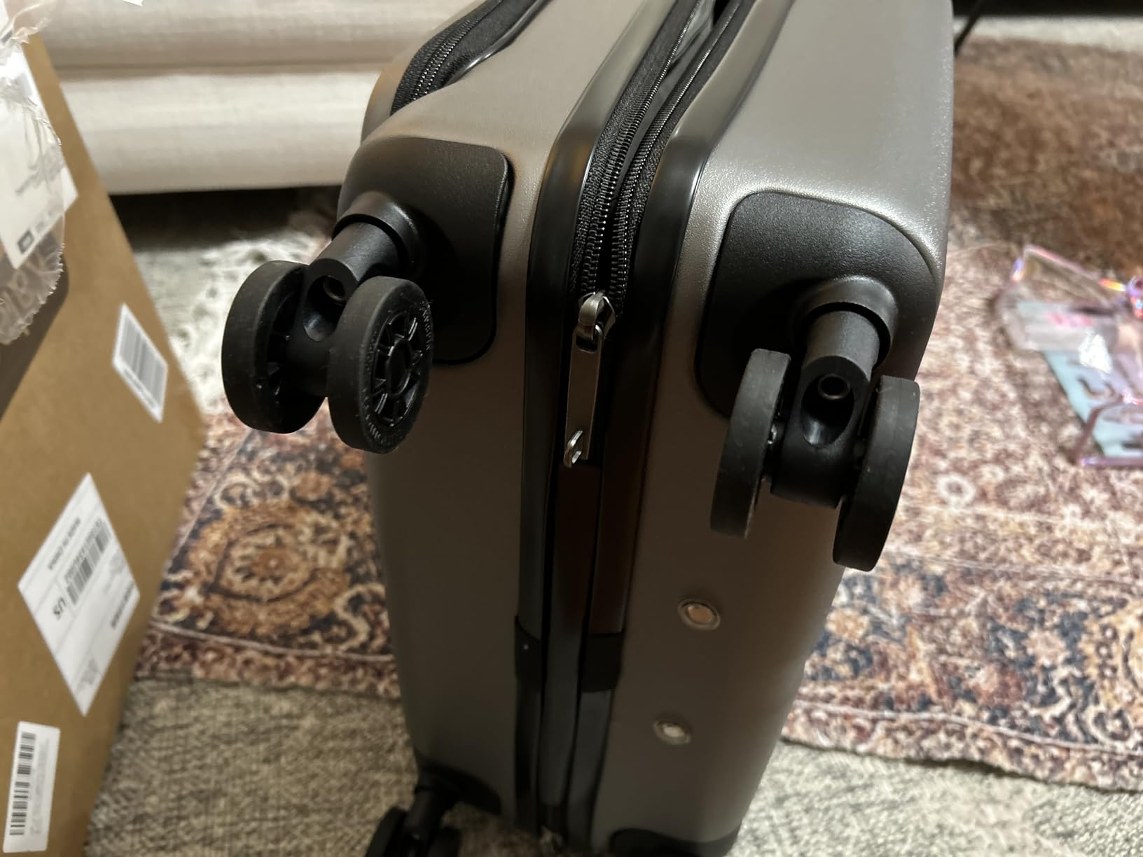 Kaleenie 29 Inch Aluminum Frame Checked Luggage Top Opening | Lightweight Hardshell ABS+PC Trunk Suitcase with 360° Spinner Wheels, Side Opening Zipper, YKK Zipper, TSA Lock, Grey customer photo 2