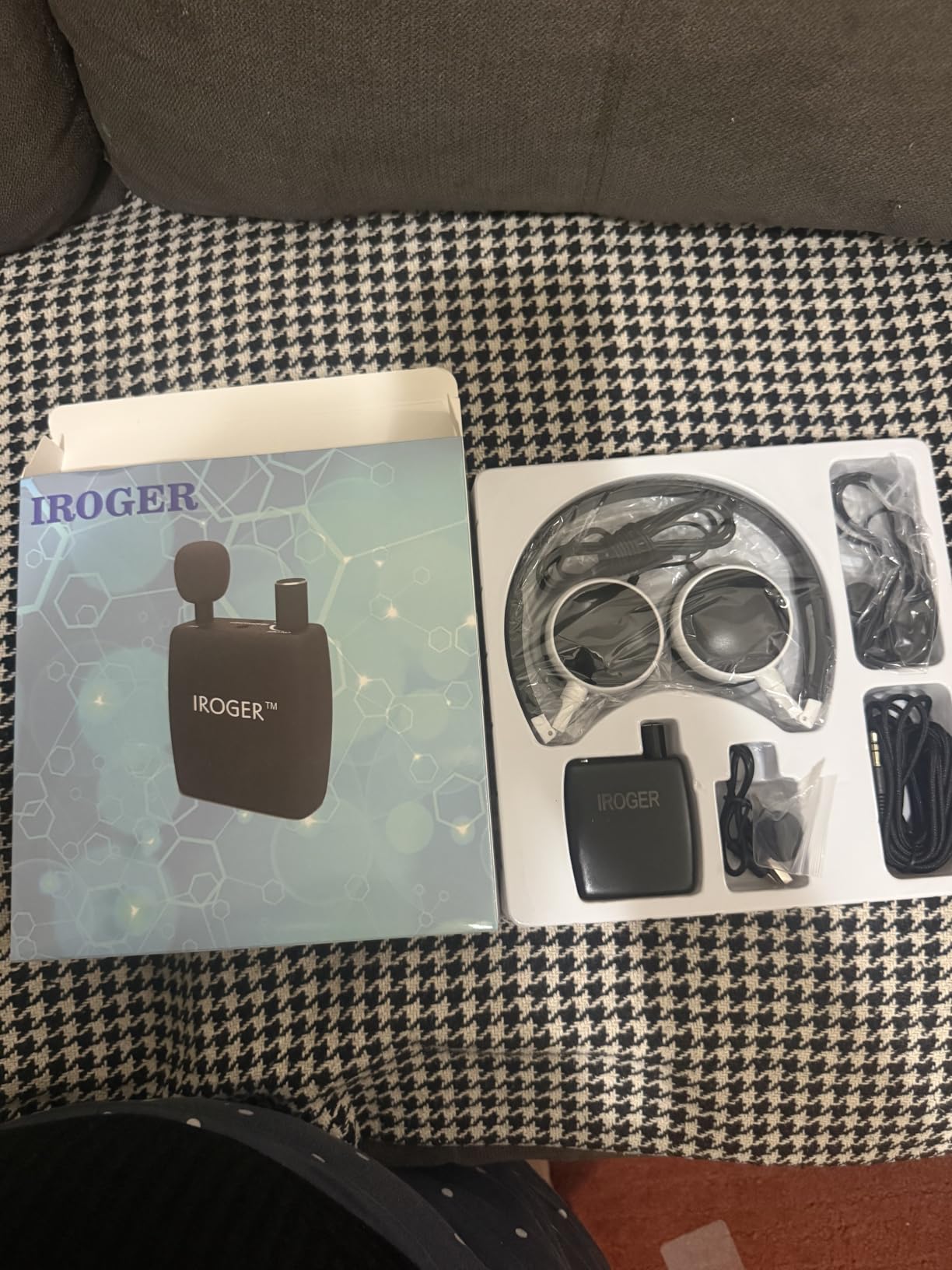 Hearing Amplifier for Seniors, Personal Sound Amplifier, Smart Auto-Gain, Directional Microphone, Rechargeable Battery, Headphones & Earbuds Included customer photo 2