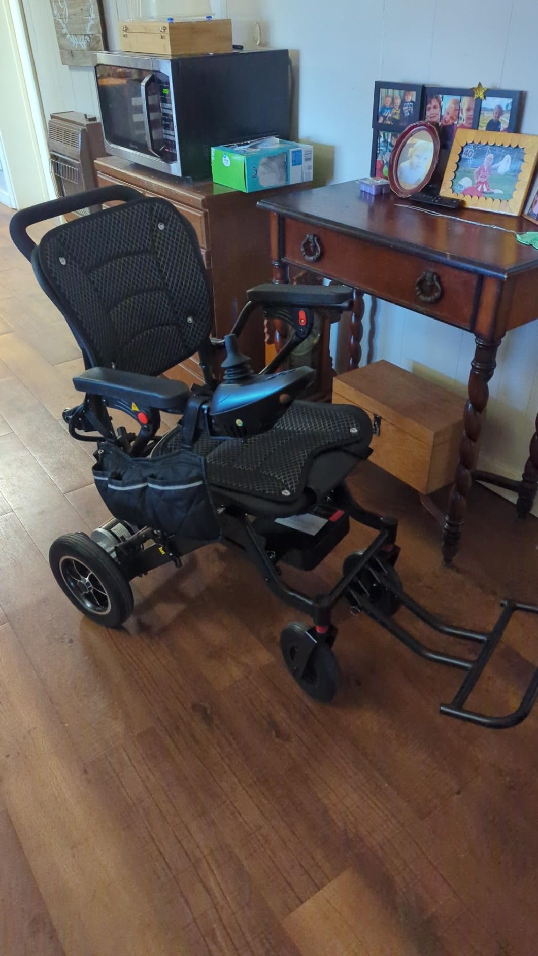 440 lb Capacity Electric Wheelchair, 22 inch Wide Seat, 700W Large Motor All Terrain Wheelchairs Foldable, 30+Miles Long Range, Dual Battery(12AH+12AH), with Dust Cover and Backpack customer photo 1
