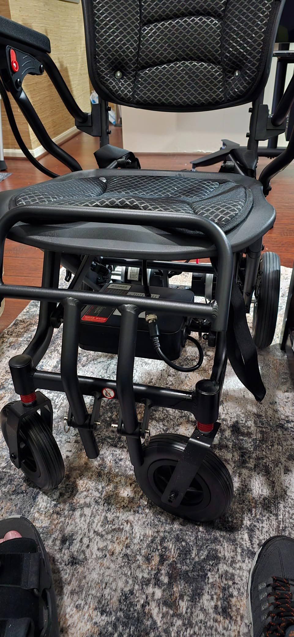440 lb Capacity Electric Wheelchair, 22 inch Wide Seat, 700W Large Motor All Terrain Wheelchairs Foldable, 30+Miles Long Range, Dual Battery(12AH+12AH), with Dust Cover and Backpack customer photo 2