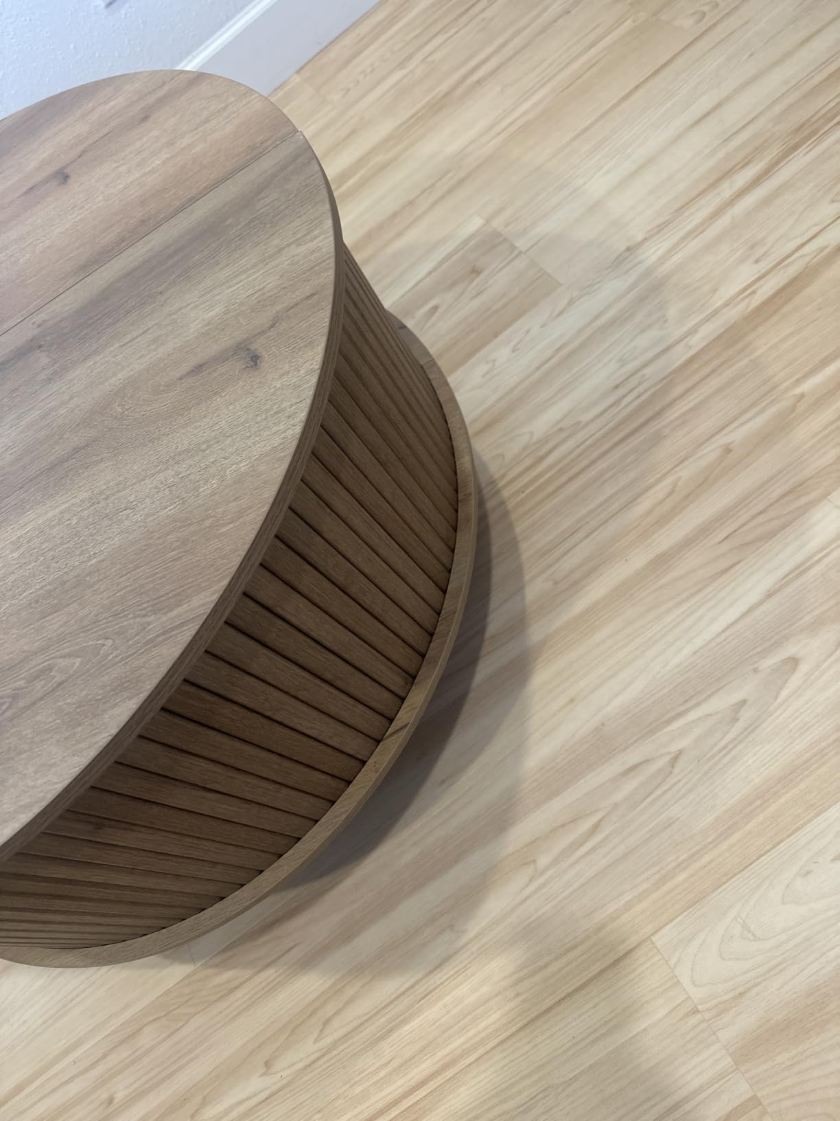 VASAGLE Round Coffee Table, Lift Top Coffee Table with Tambour Sliding Door, Mid-Century Modern, with Hidden And Open Storage, for Living Room, 31.5 Dia. x 17.7 H Inch, Chestnut Brown, ULCT275K201 customer photo 2
