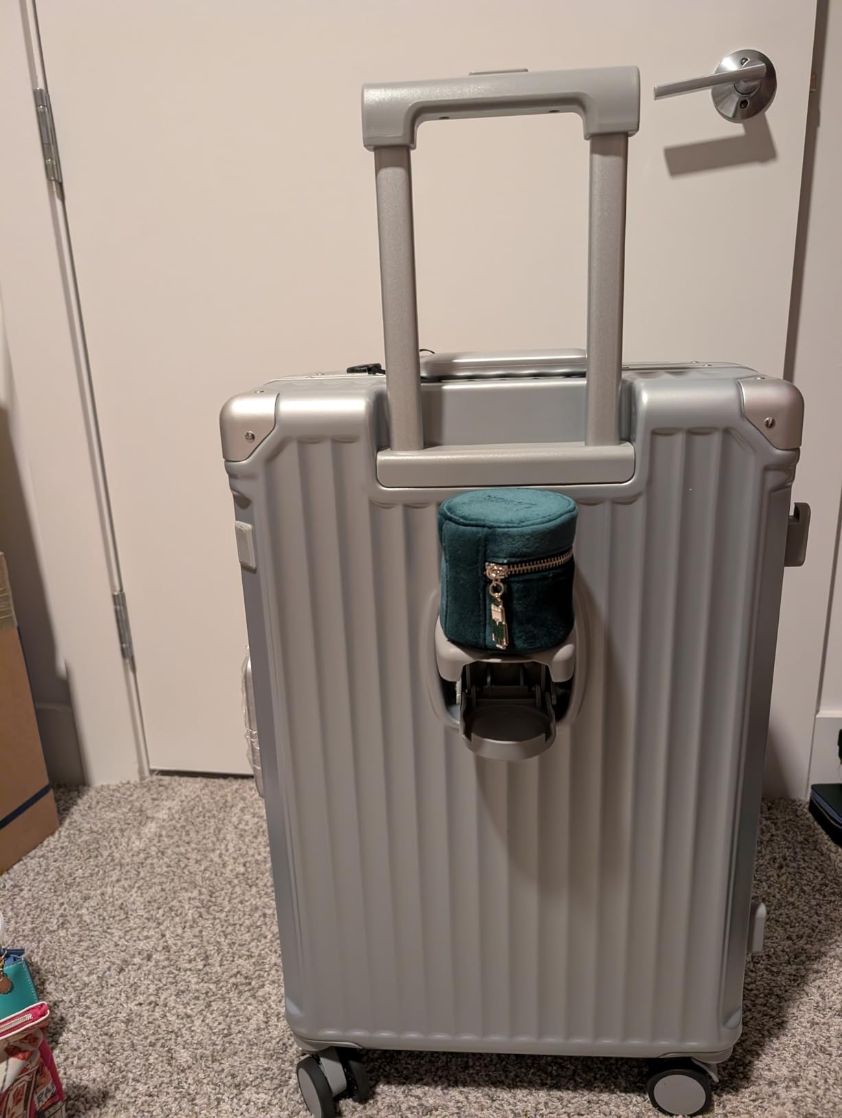 Krute Zipperless Luggage 28in Checked Hardshell Aluminum Frame Suitcase | No Zipper Large Luggage with Cup Holder and Charger Business Suitcase with Wheels customer photo 1